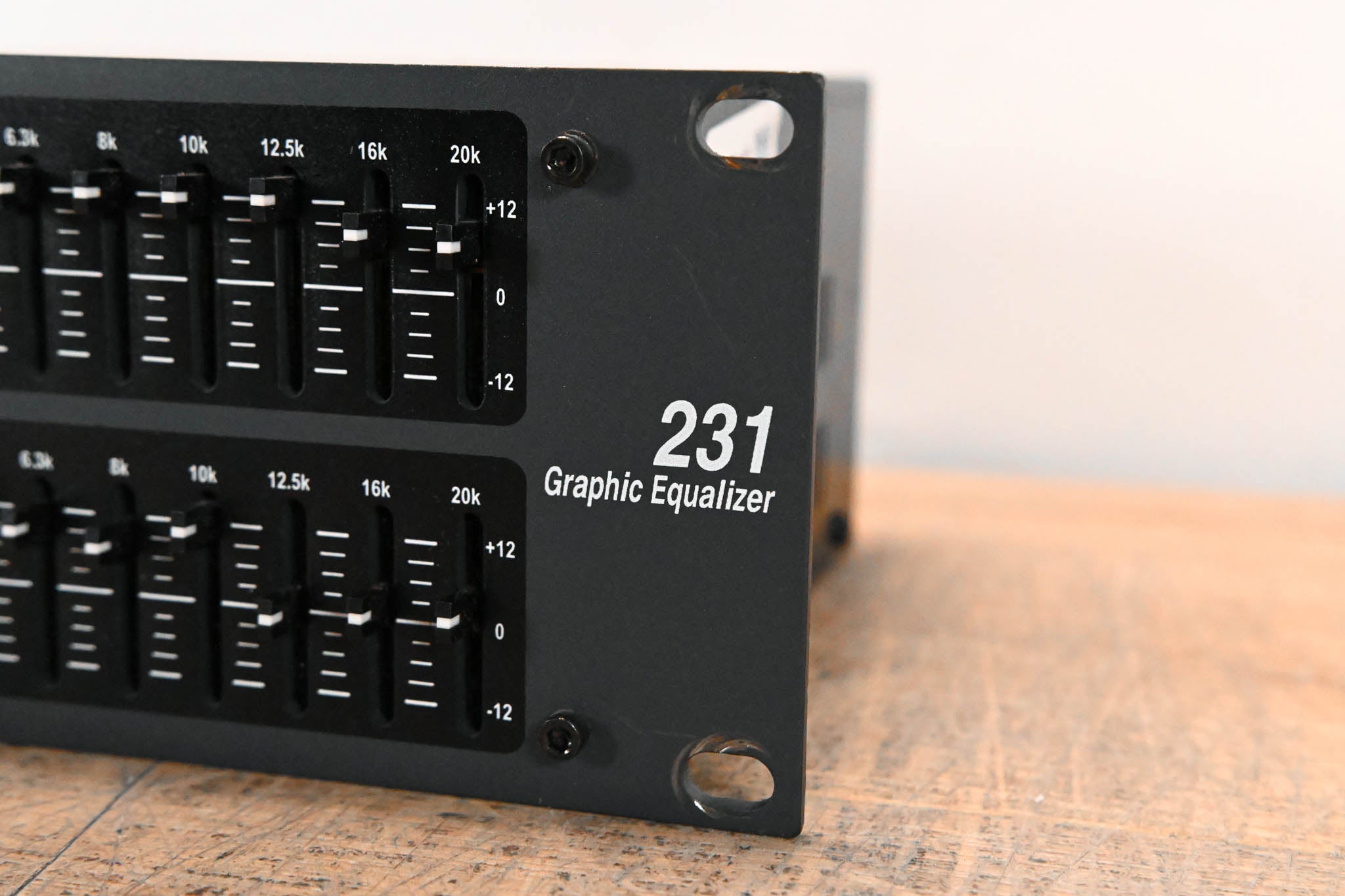 dbx 231 Dual-Channel 31-Band Graphic Equalizer