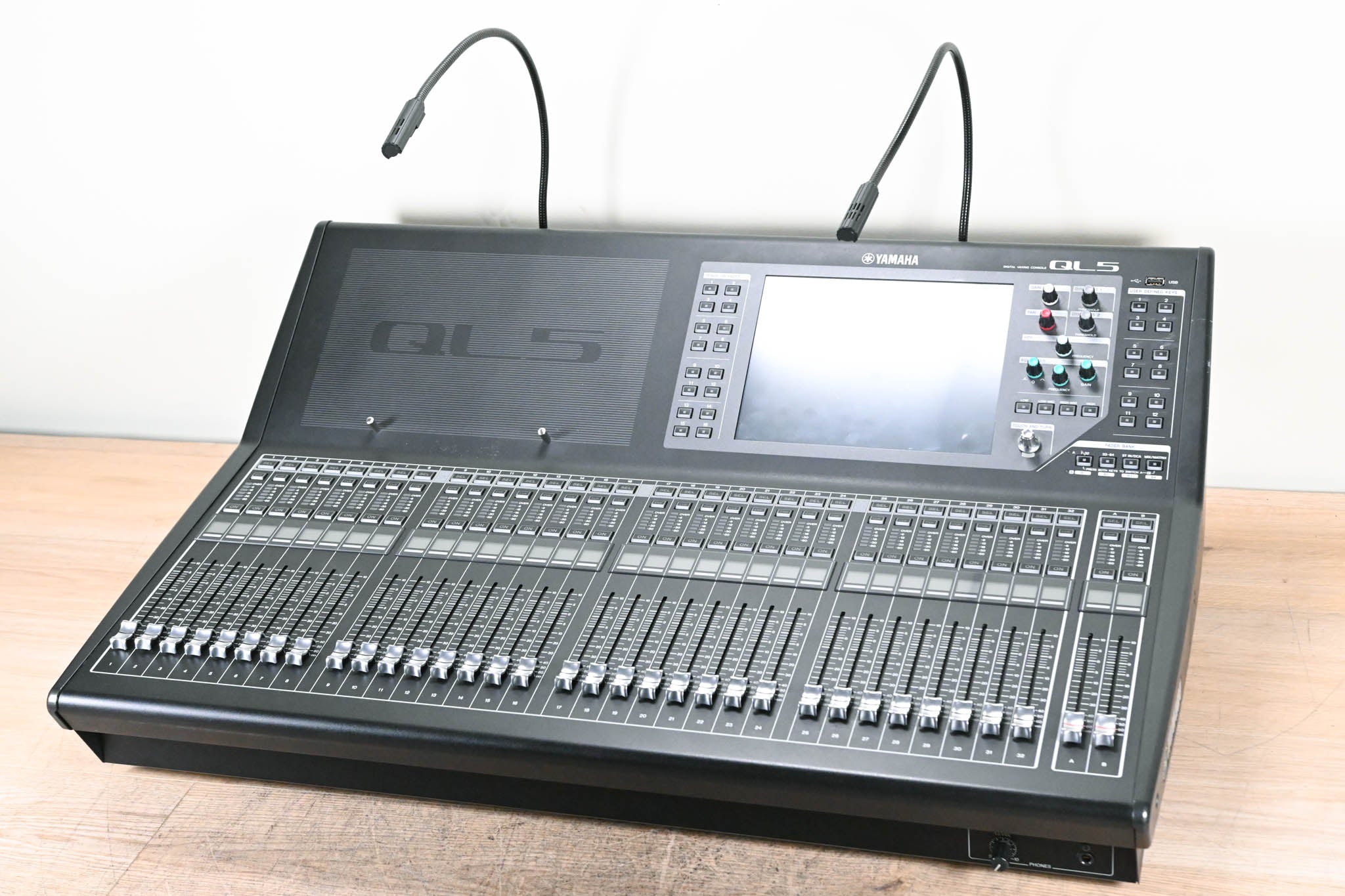 Yamaha QL5 64-Channel Digital Audio Mixing Console