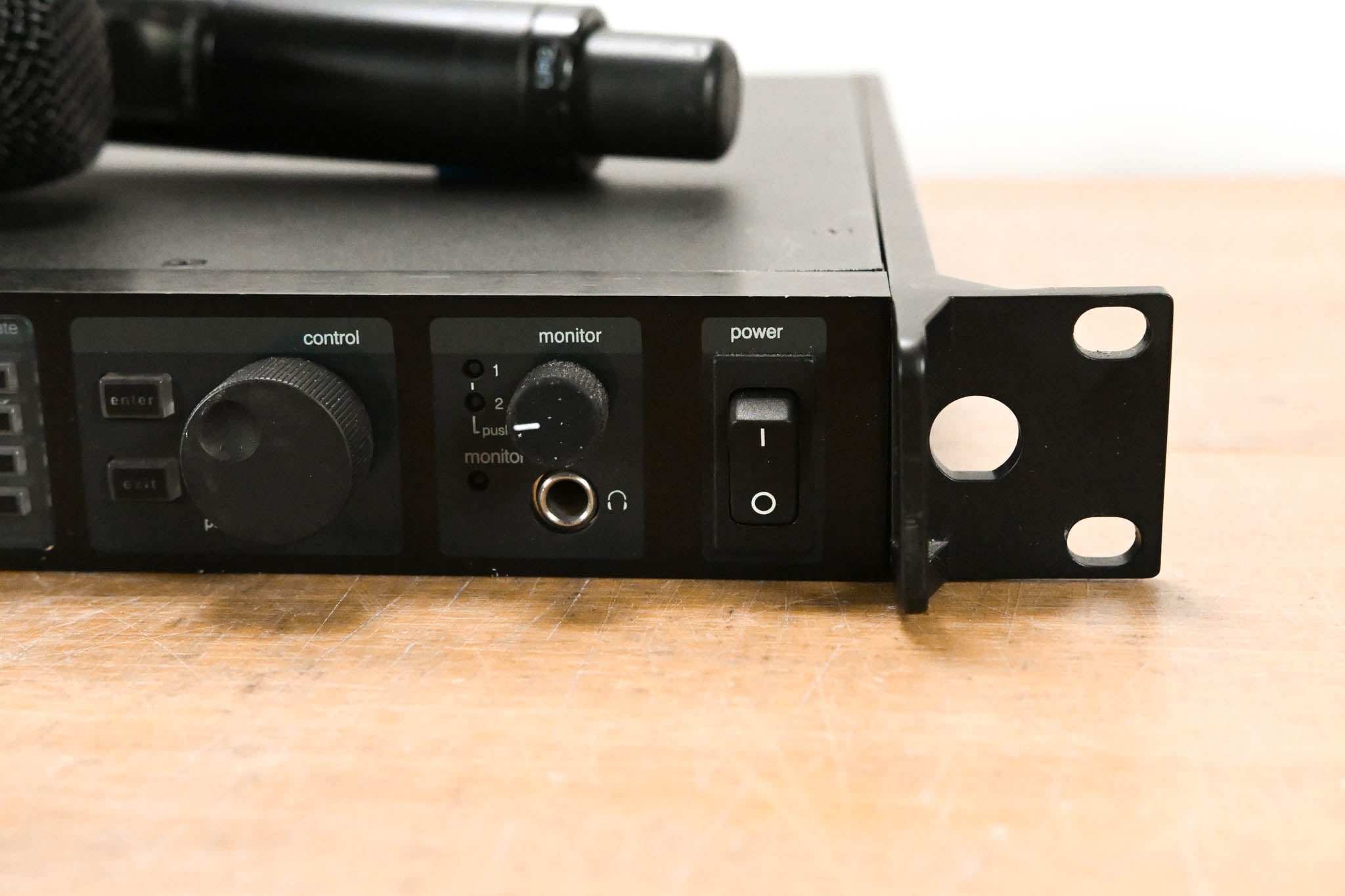 Shure UR4D Wireless Receiver w/ two UR2/SM87A Handheld Transmitters - H4