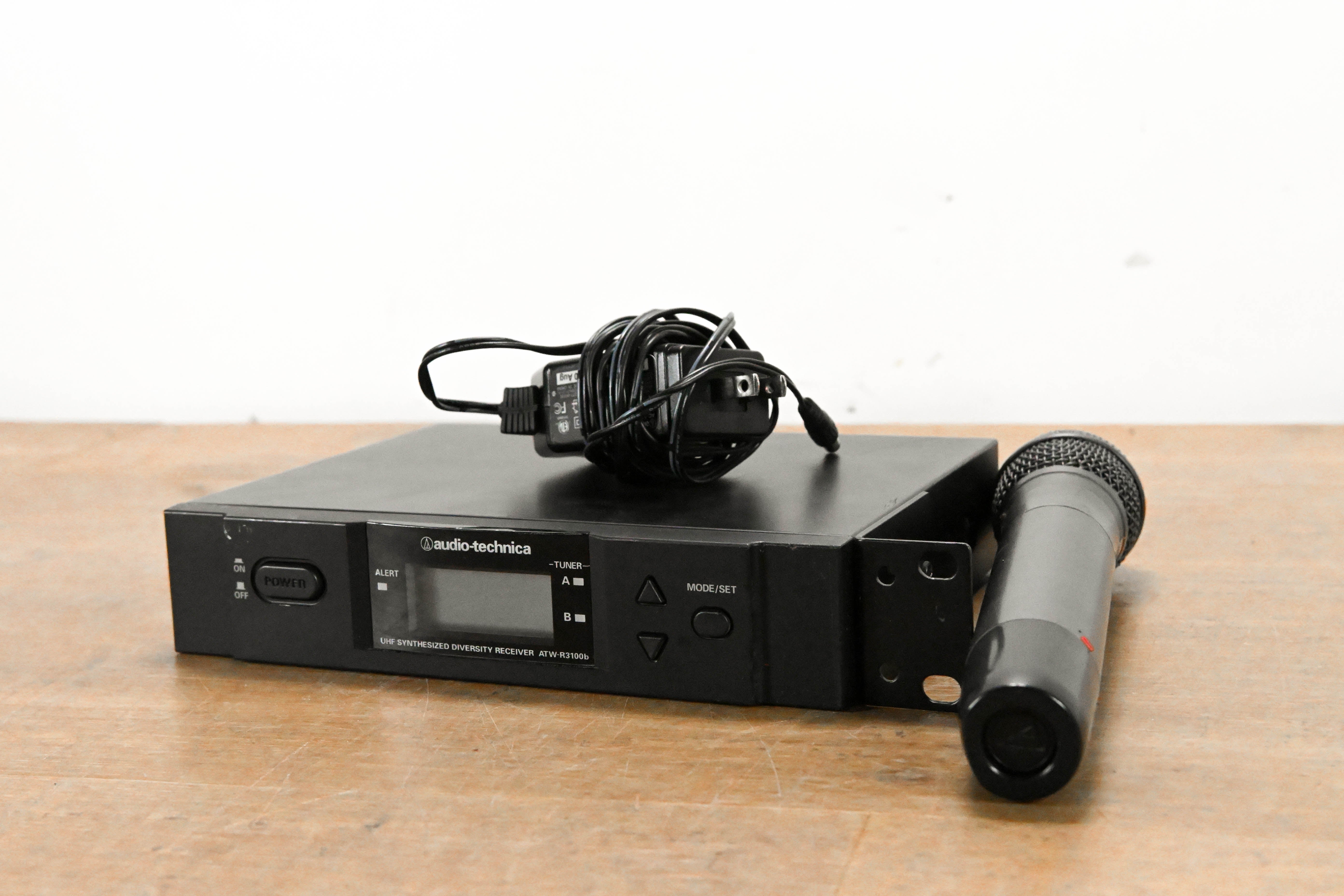 Audio-Technica ATW-R3100bC Receiver w/ ATW-T341bC Mic 541-566 MHz