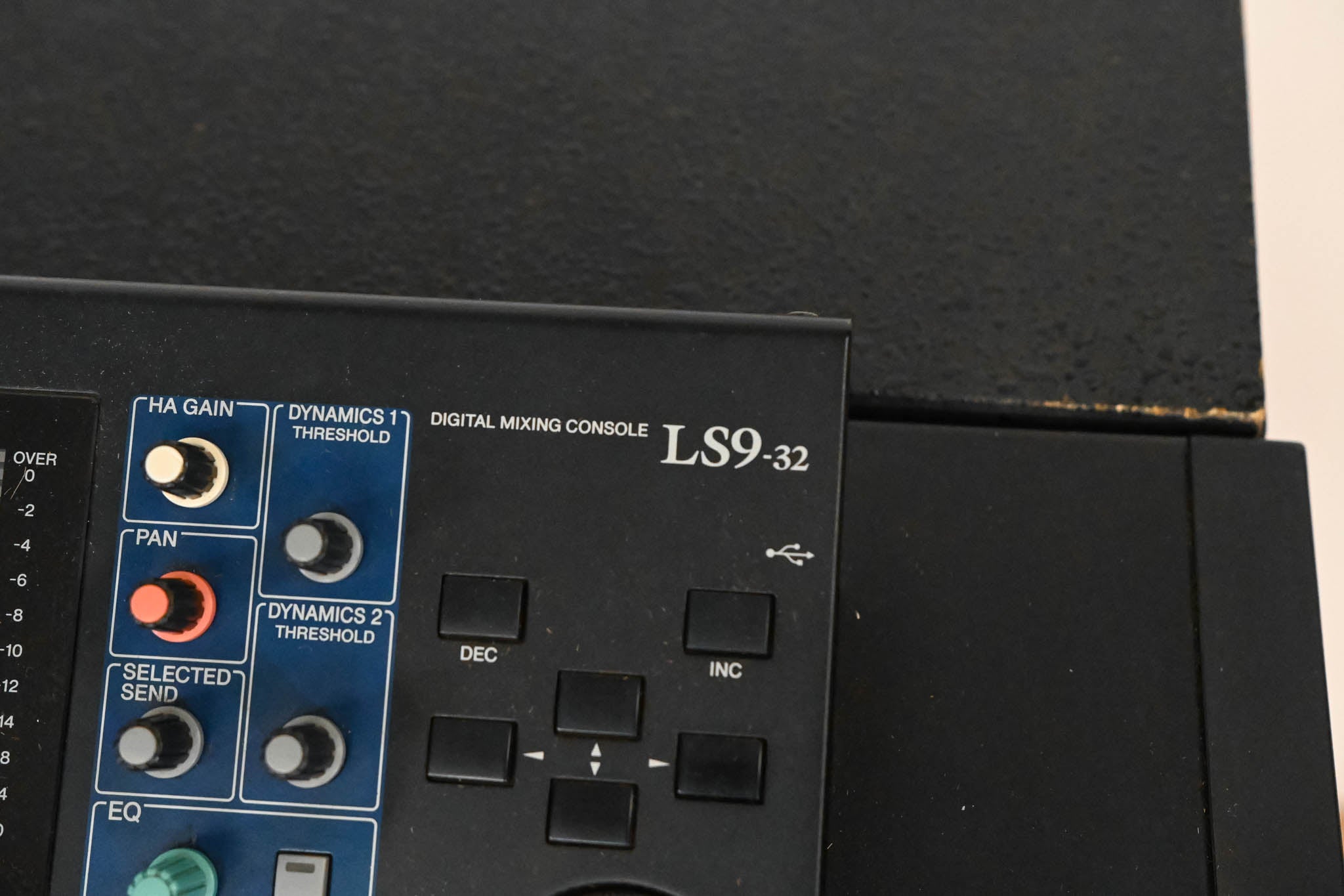 Yamaha LS9-32 32-Channel Digital Mixing Console with Road Case