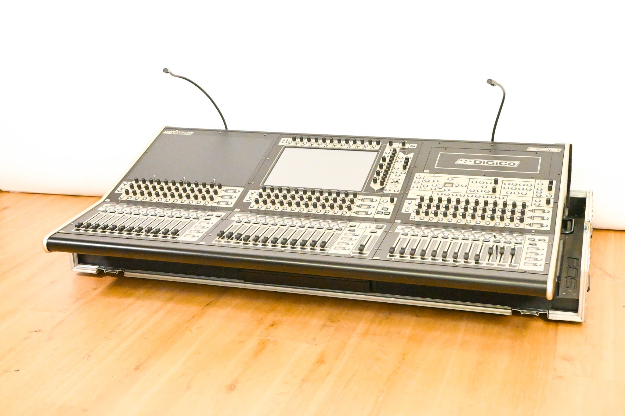 DiGiCo SD8 Digital Mixing Console w/ Waves Card, ST Optical & Road Case