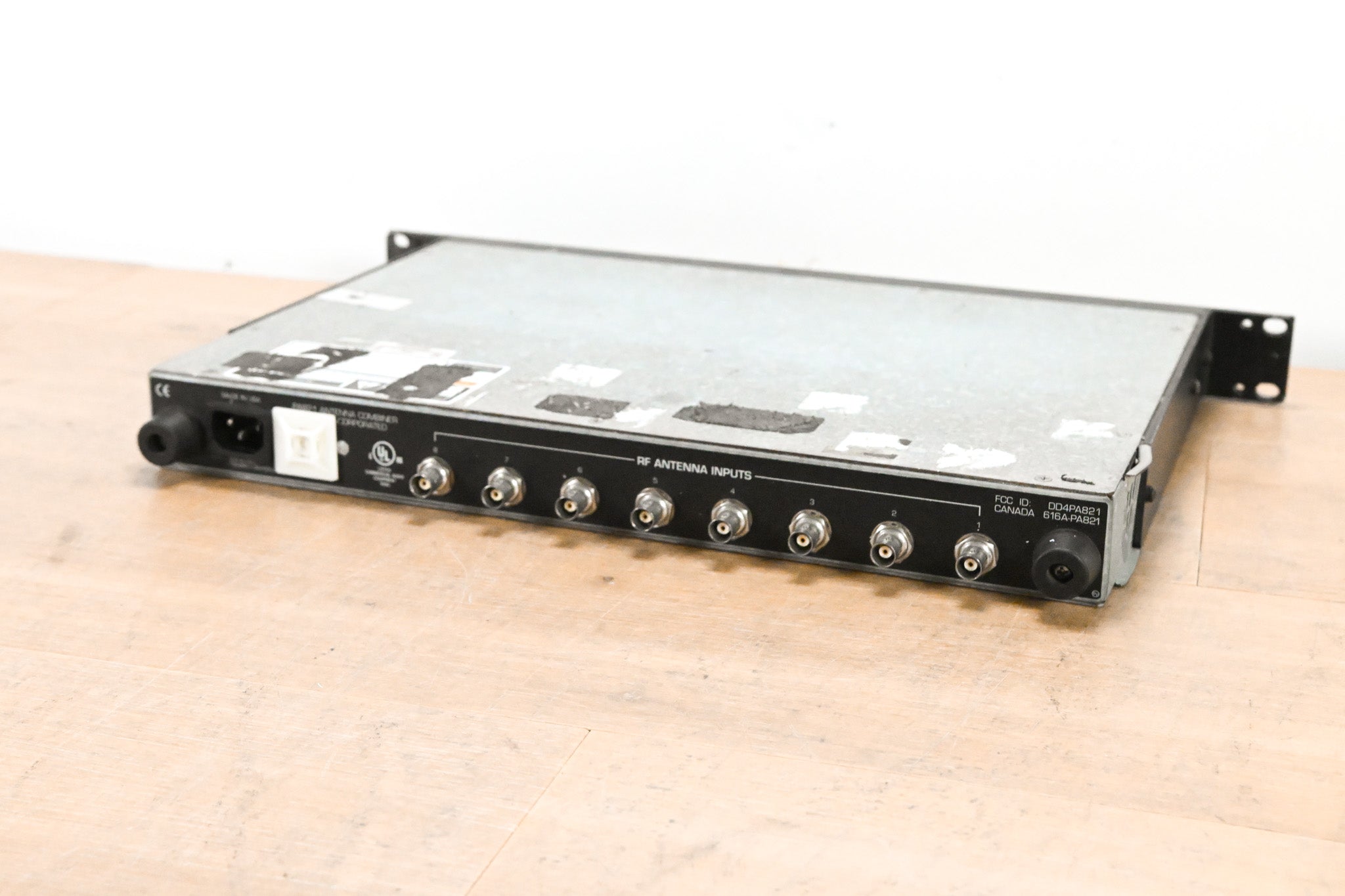 Shure PA821 470-870 MHz Antenna Combiner