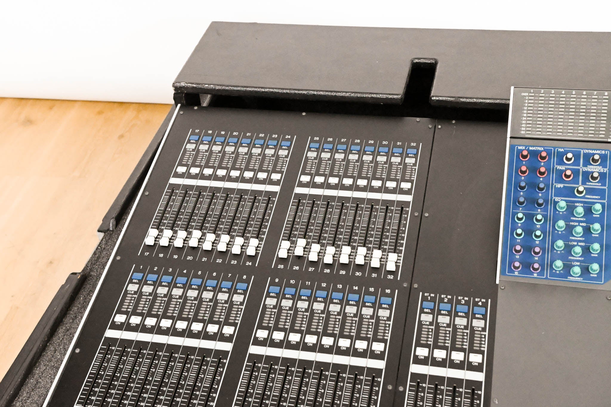 Yamaha M7CL-48 48-Channel Digital Audio Mixing Console with Road Case