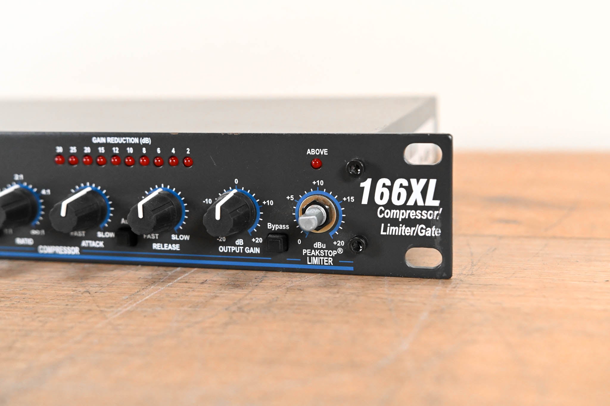 dbx 166XL 2-Channel Compressor/Limiter/Gate