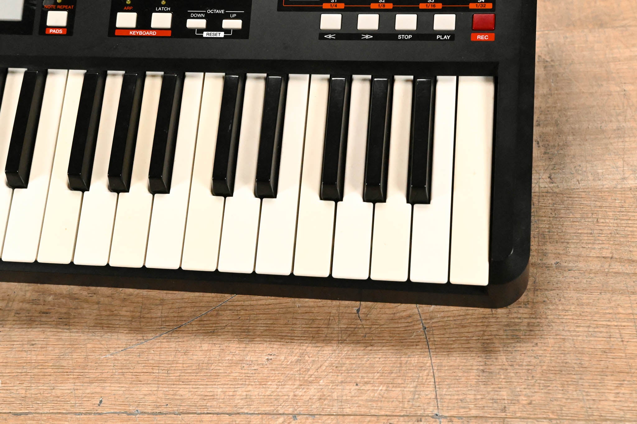 Akai MPK25 25-Key USB MIDI Keyboard Controller (NO POWER SUPPLY)