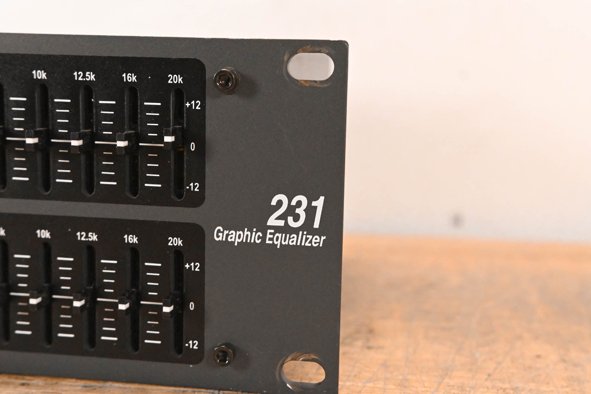 dbx 231 Dual-Channel 31-Band Graphic Equalizer