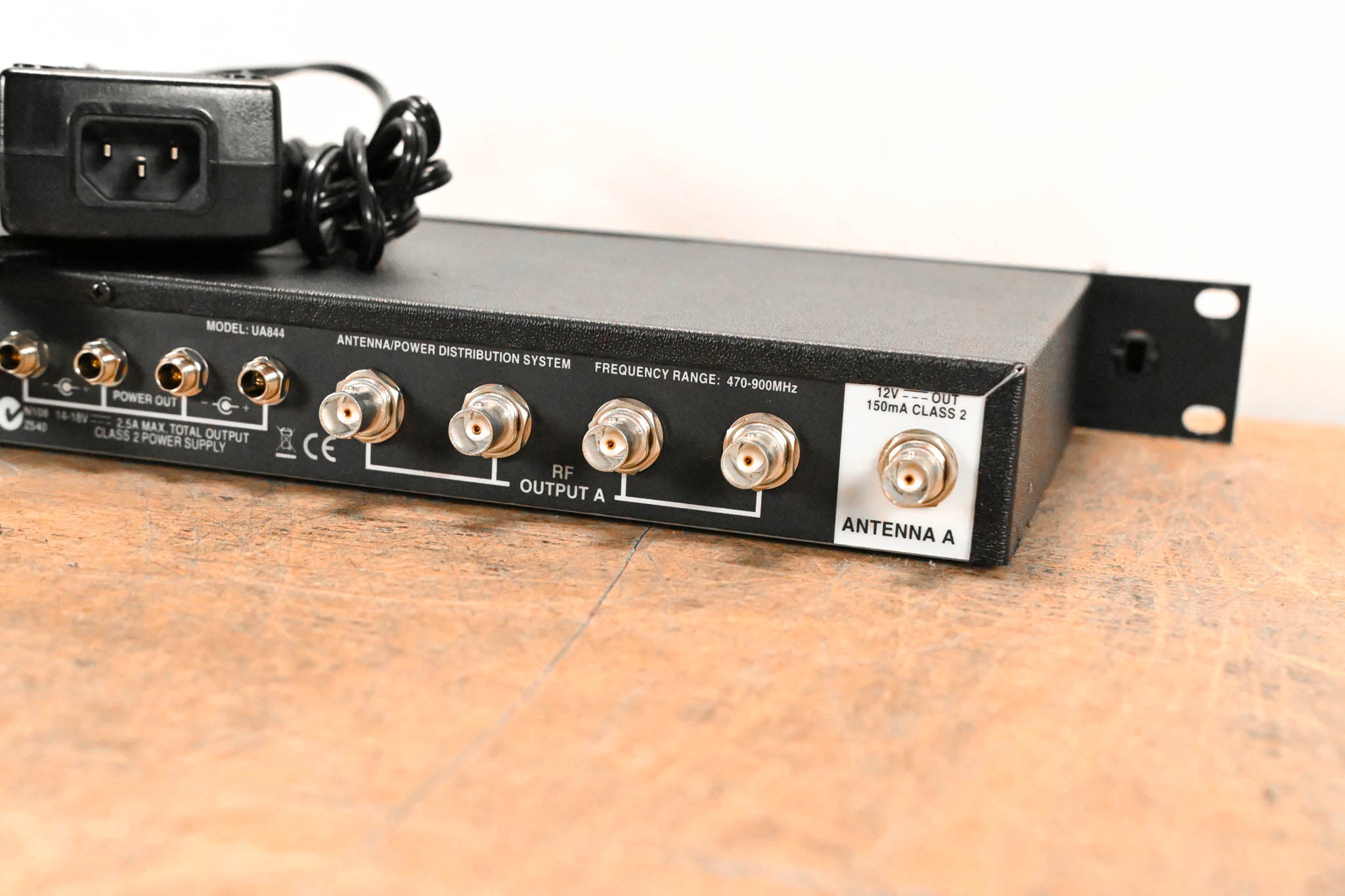 Shure UA844US Wideband UHF Antenna and Power Distributor