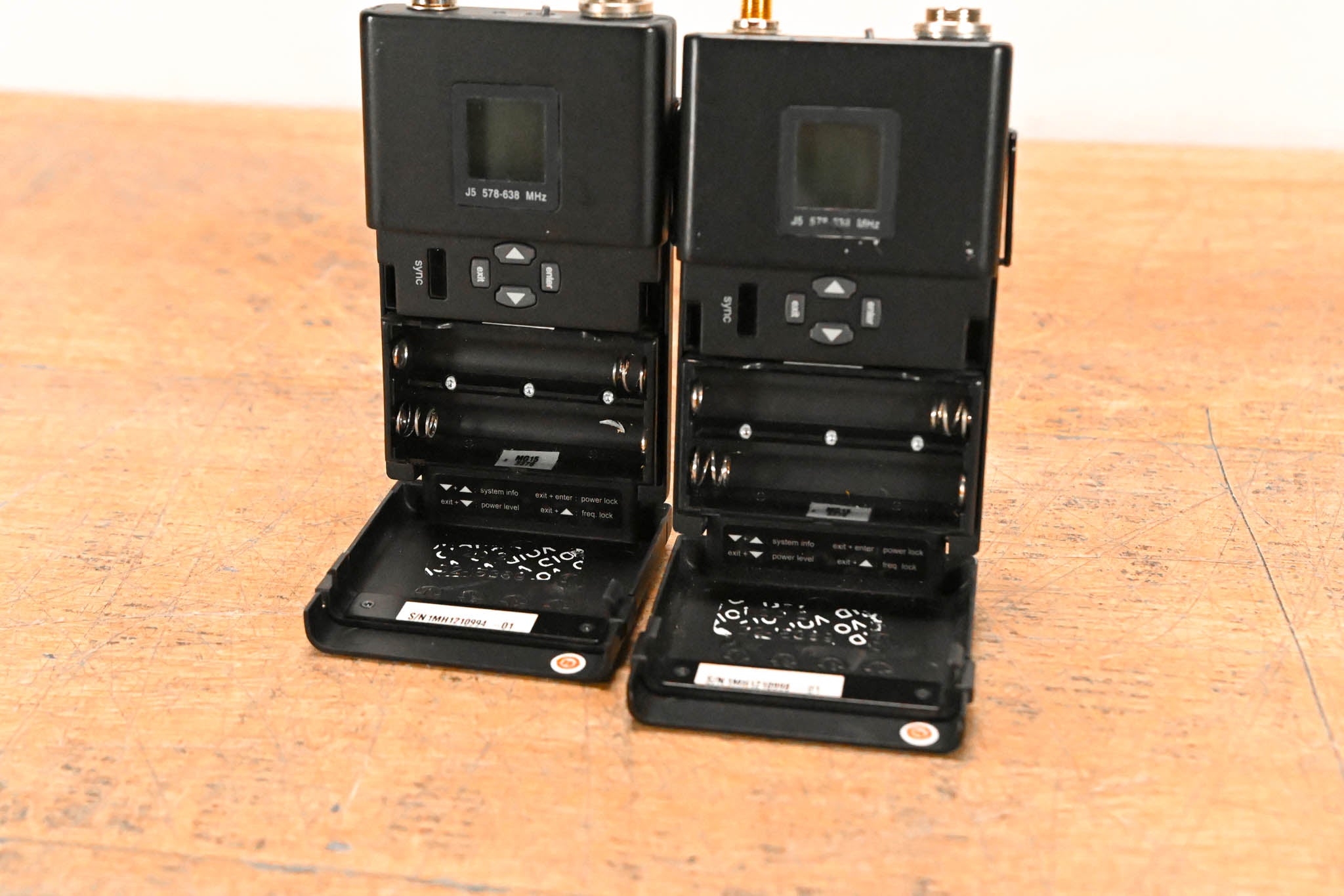 Shure UR4D+ Dual Wireless Receiver w/ two Bodypacks J5 Band: 578-638 MHz