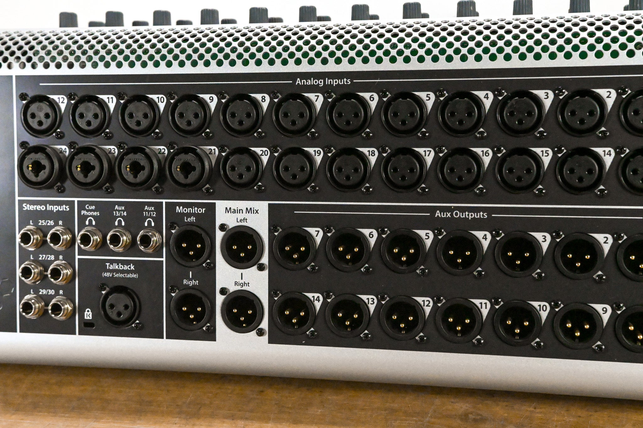 QSC Touchmix-30 Pro 32-Channel Professional Digital Mixer