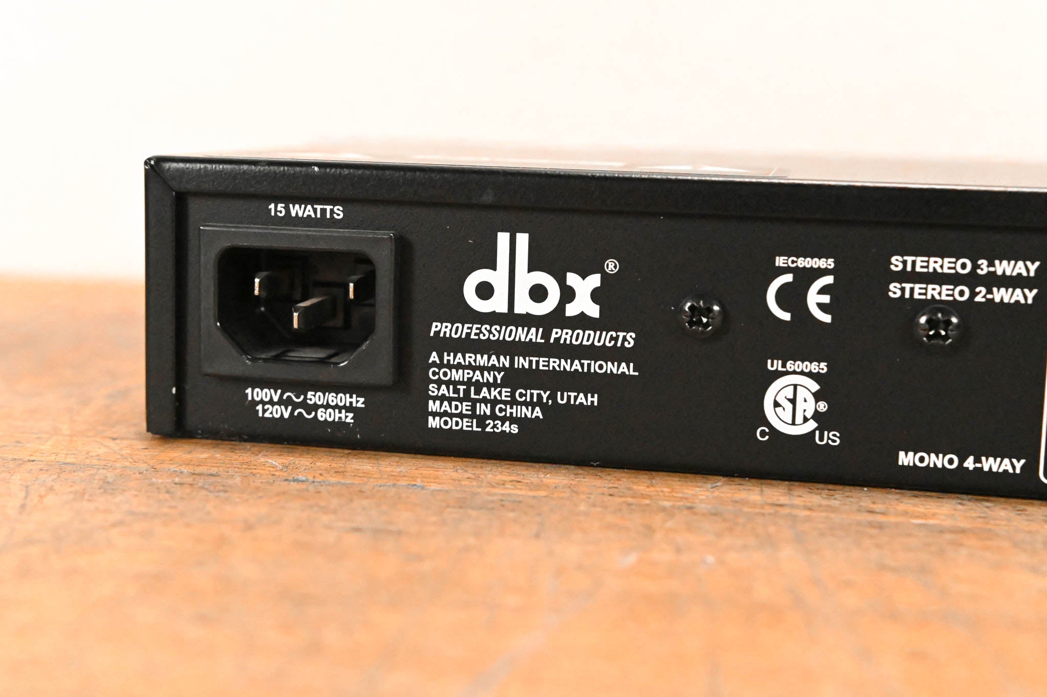 dbx 234s Stereo 2-Way, Mono 4-Way Crossover