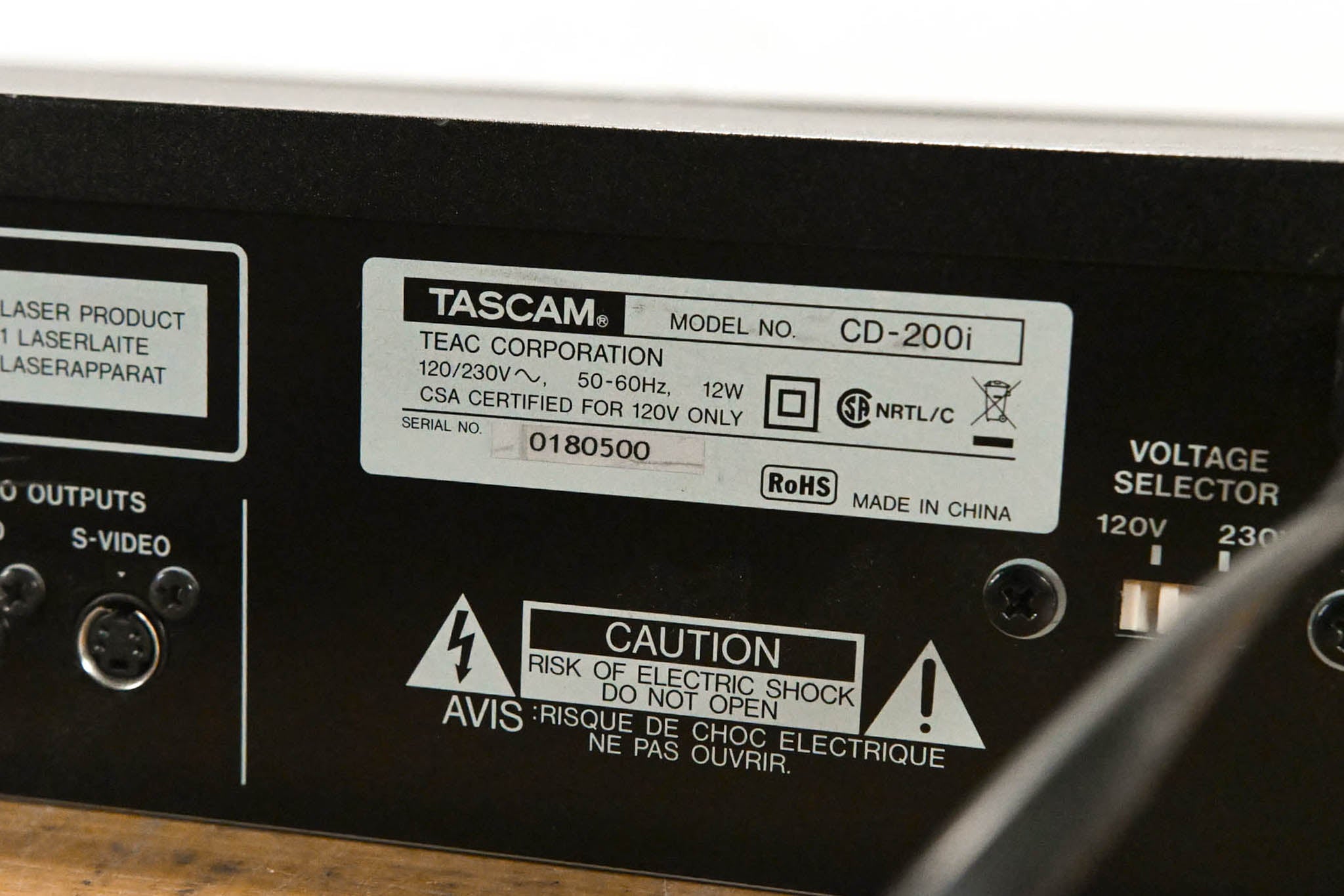 TASCAM CD-200i Rackmountable CD Player with iPod Dock