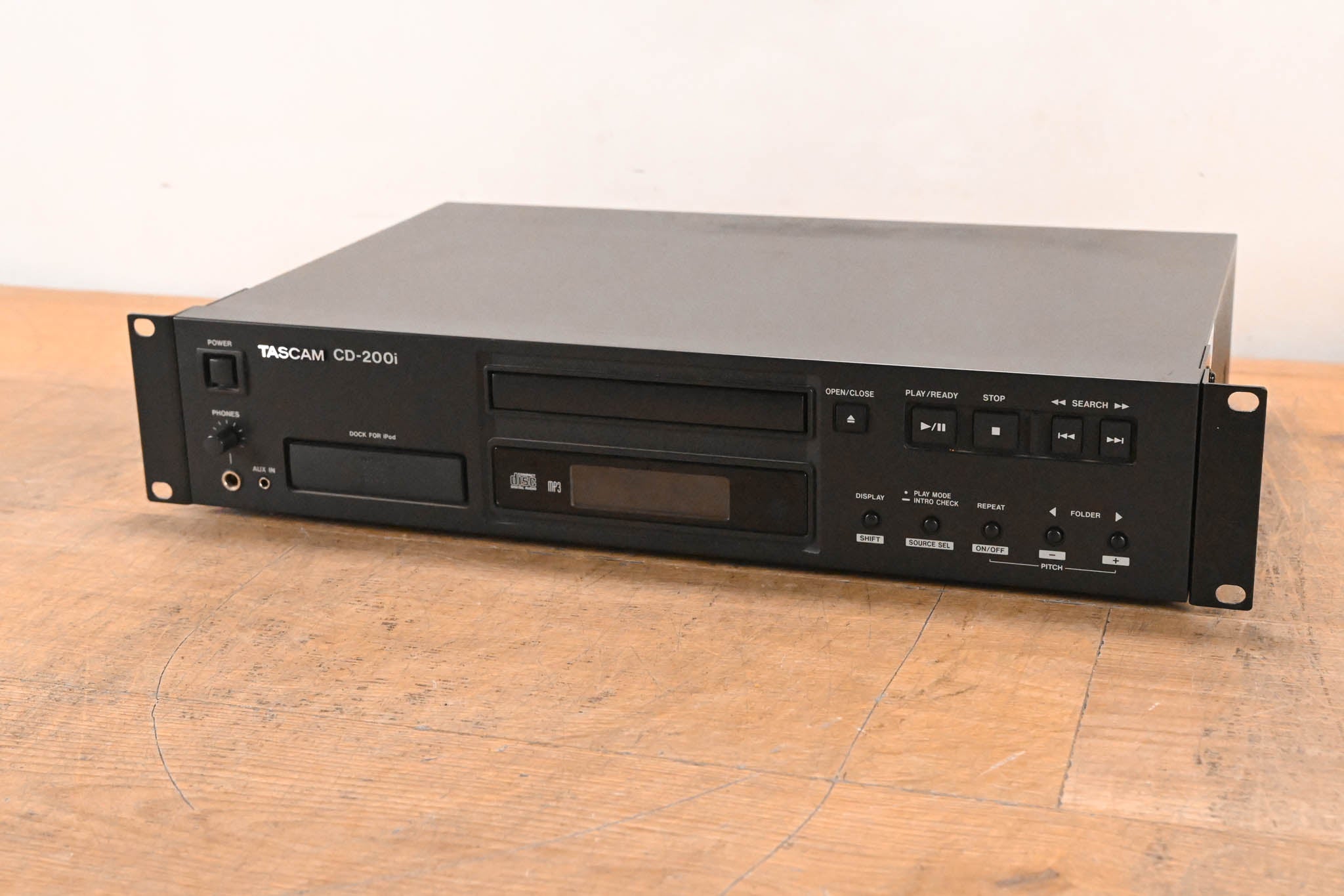 TASCAM CD-200i Rackmountable CD Player with iPod Dock