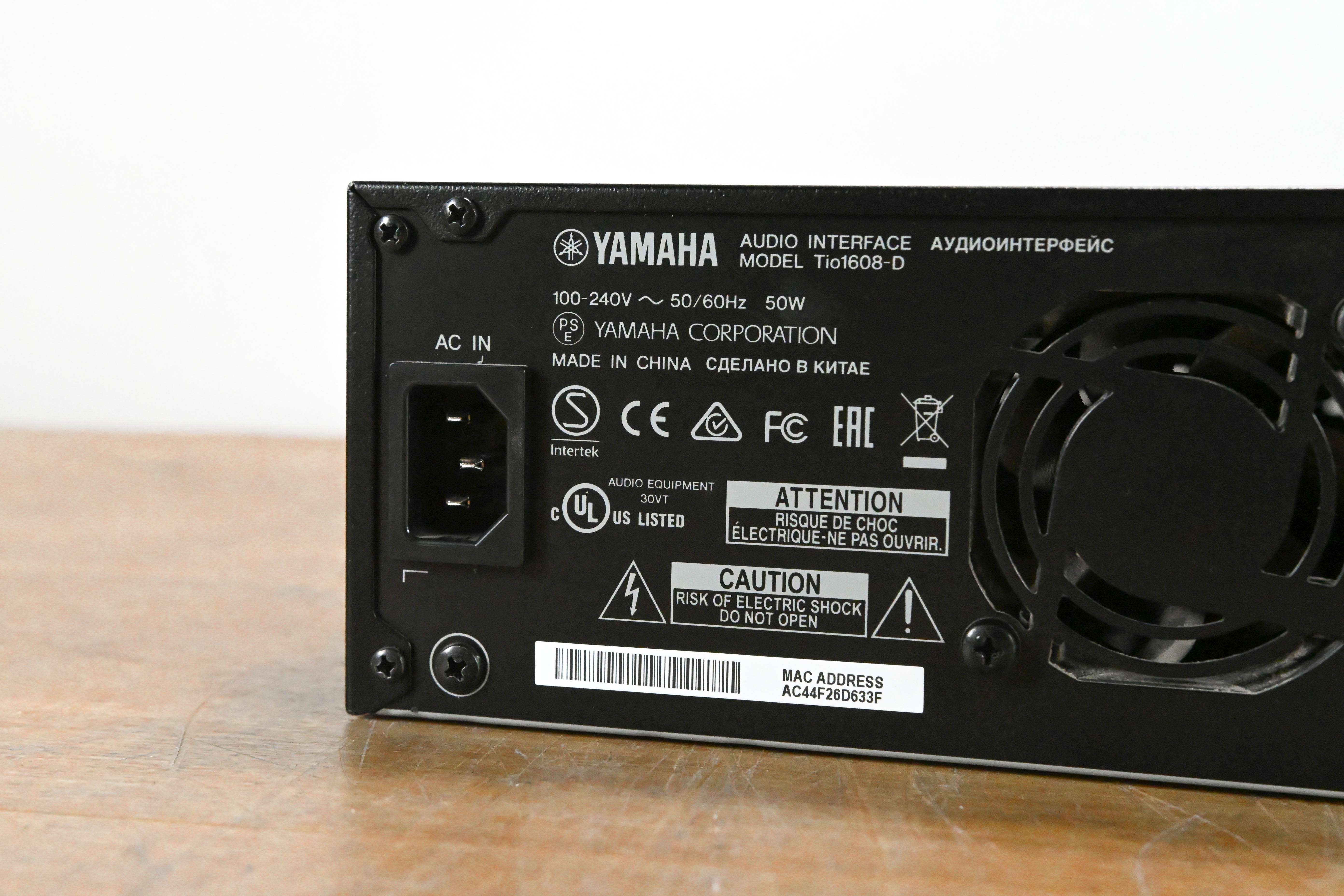Yamaha Tio1608-D 16-Input/8-Output Dante Stagebox for TF Series Mixers