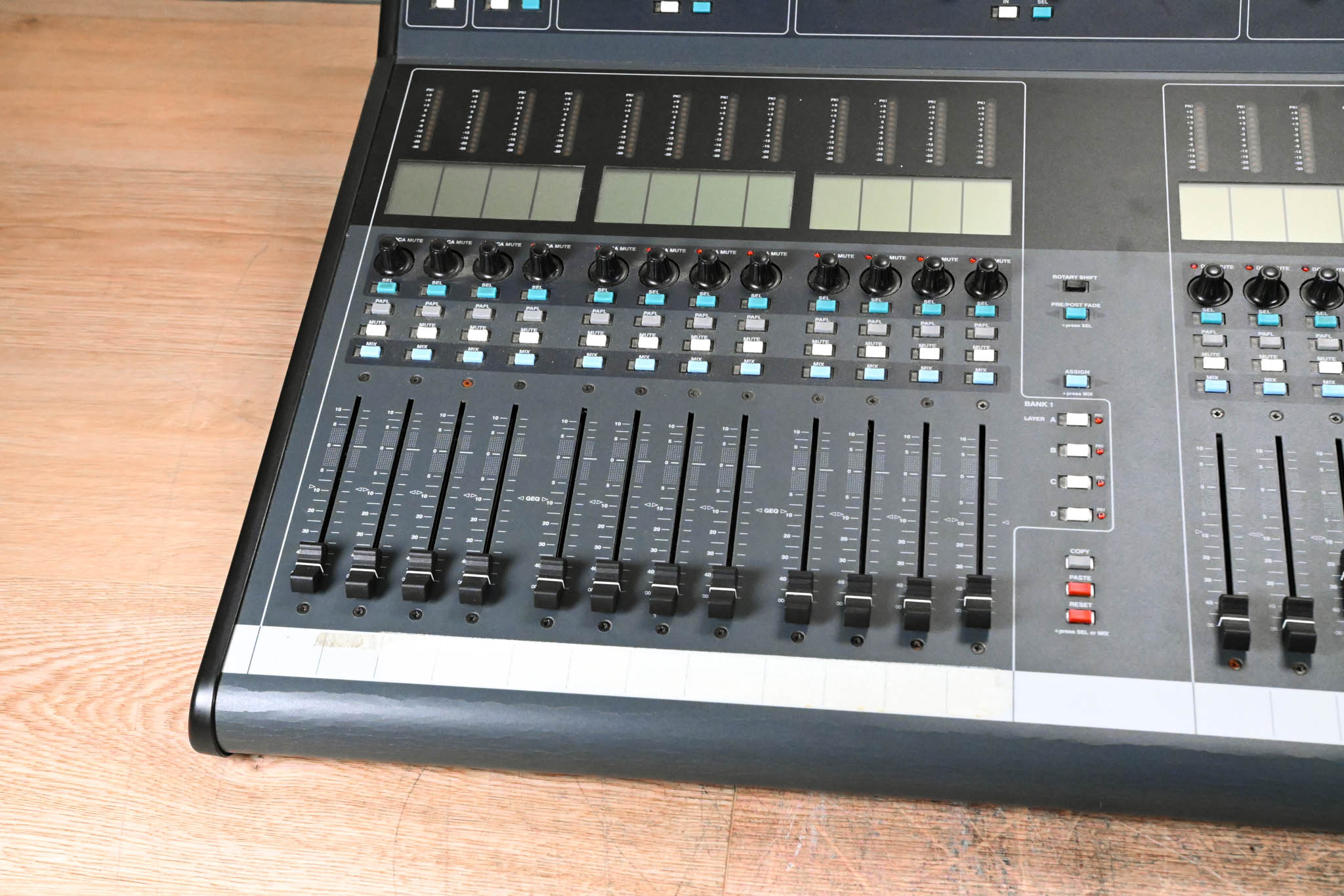 Allen & Heath iLive-T112 Mixing Surface with iDR-32 Fixed-Format MixRack