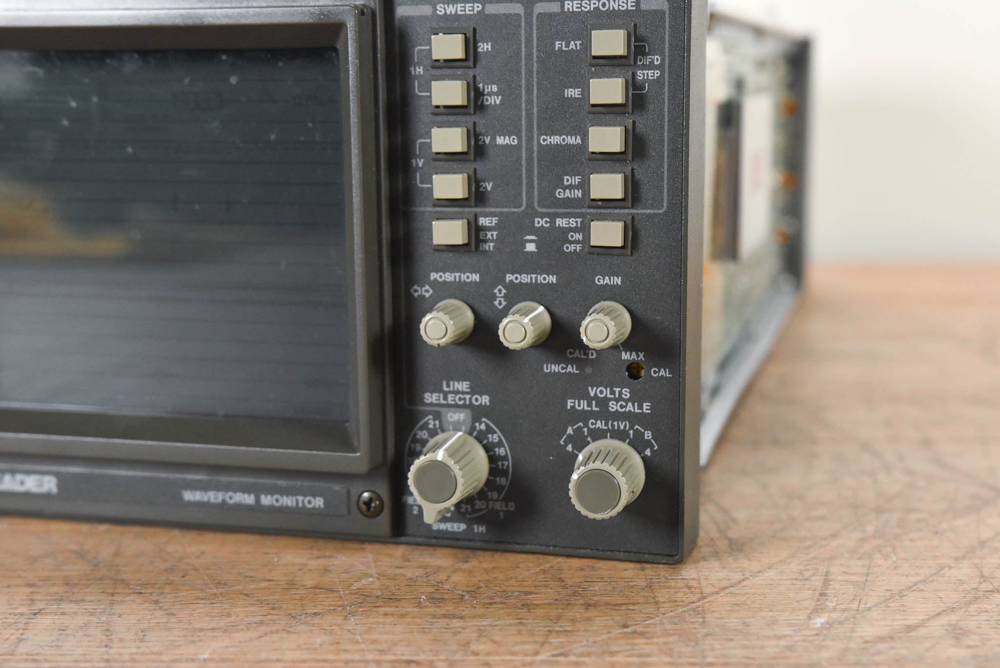 Leader 5860V NTSC Waveform Monitor