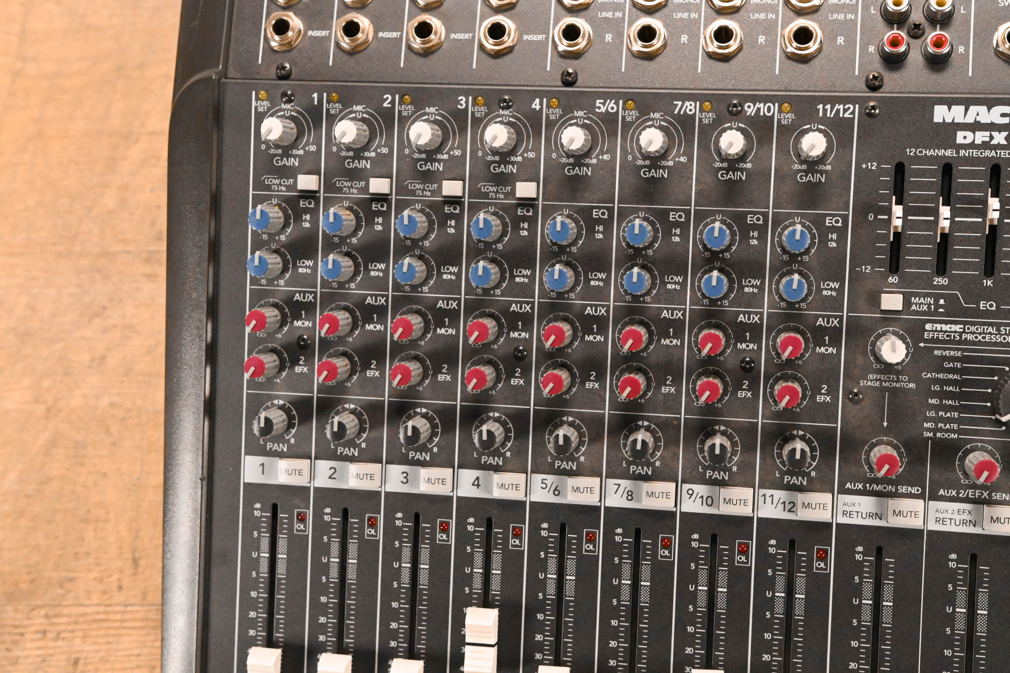 Mackie DFX-12 12-Channel Mixer with Digital Effects