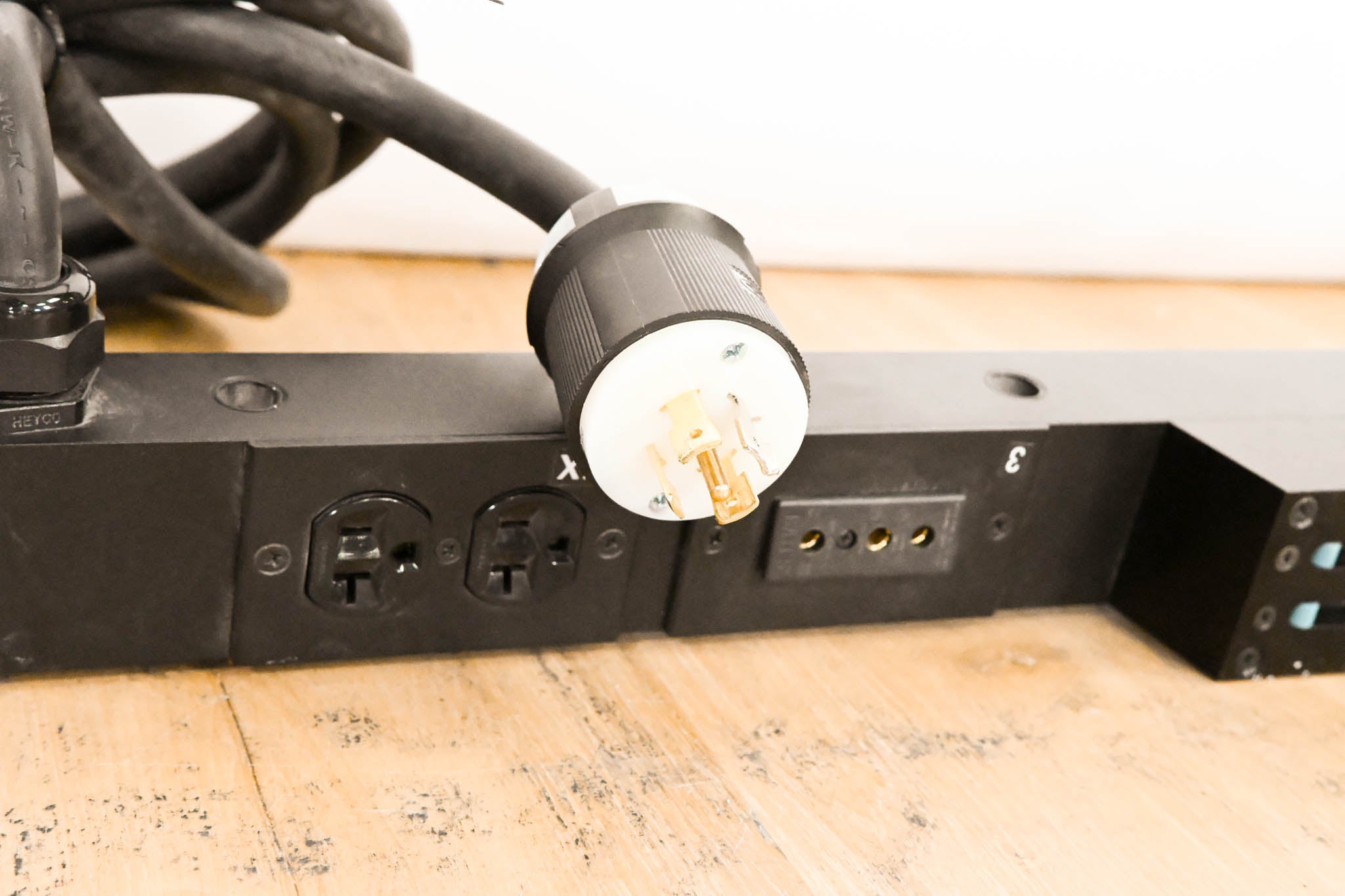 ETC SB6-10M 6 x 10A (1200W) SmartBar with Stage Pin Connectors
