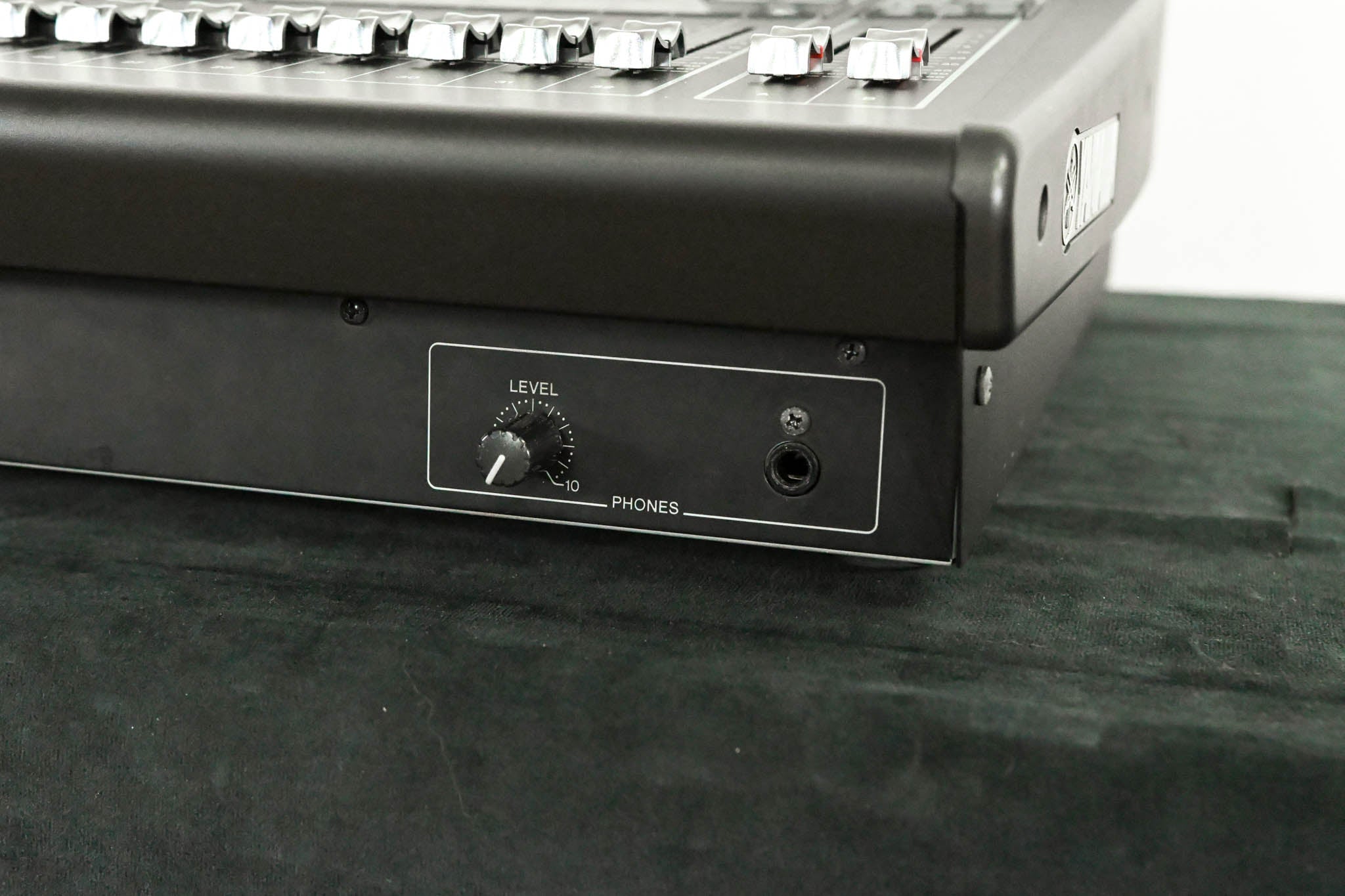 Yamaha QL5 64-Channel Digital Audio Mixing Console