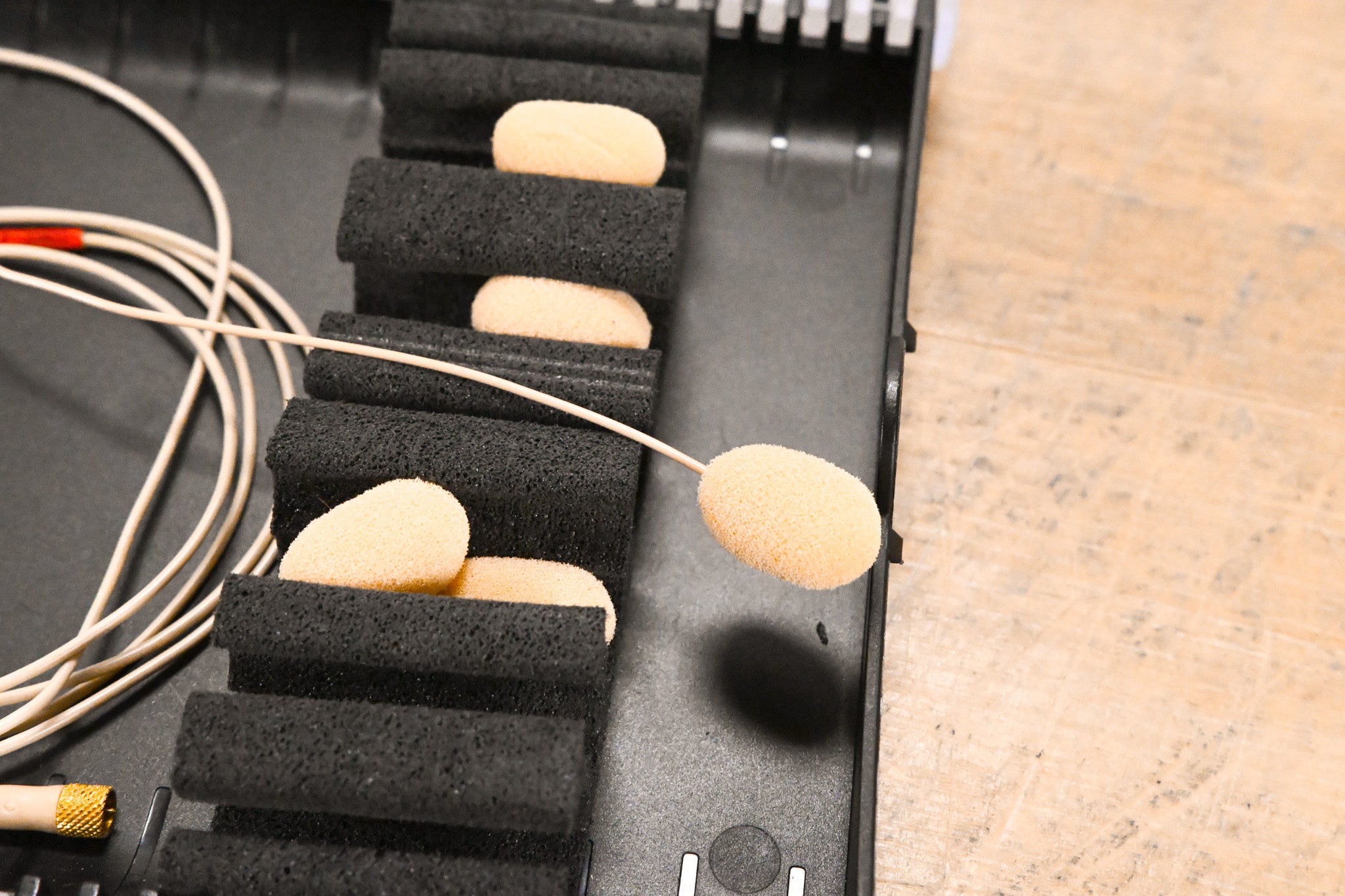 DPA Microphones Miniature Omni Earset Mic w/ MicroDot Connector - Beige