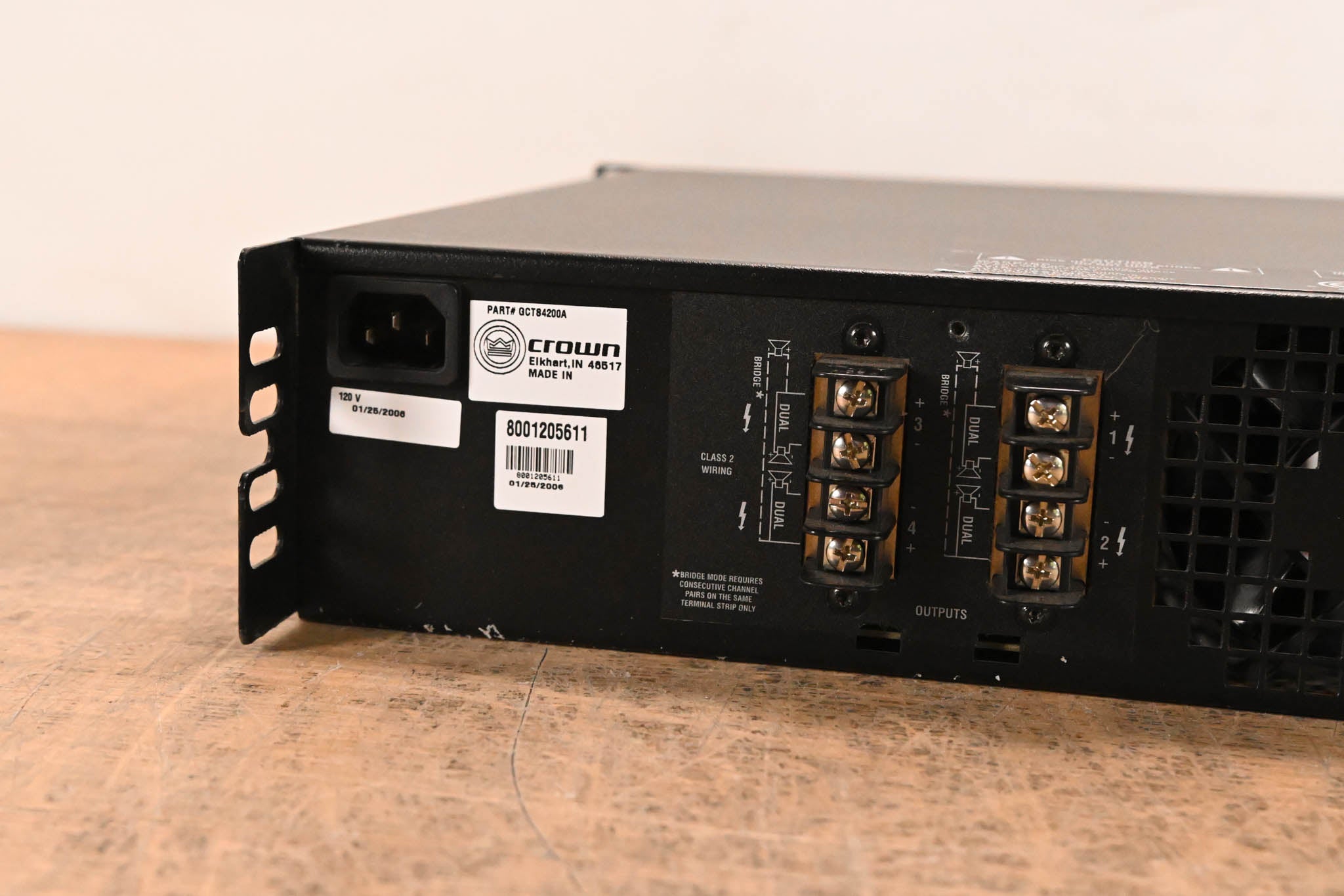 Crown CTs 4200 Four-Channel, 260W Power Amplifier