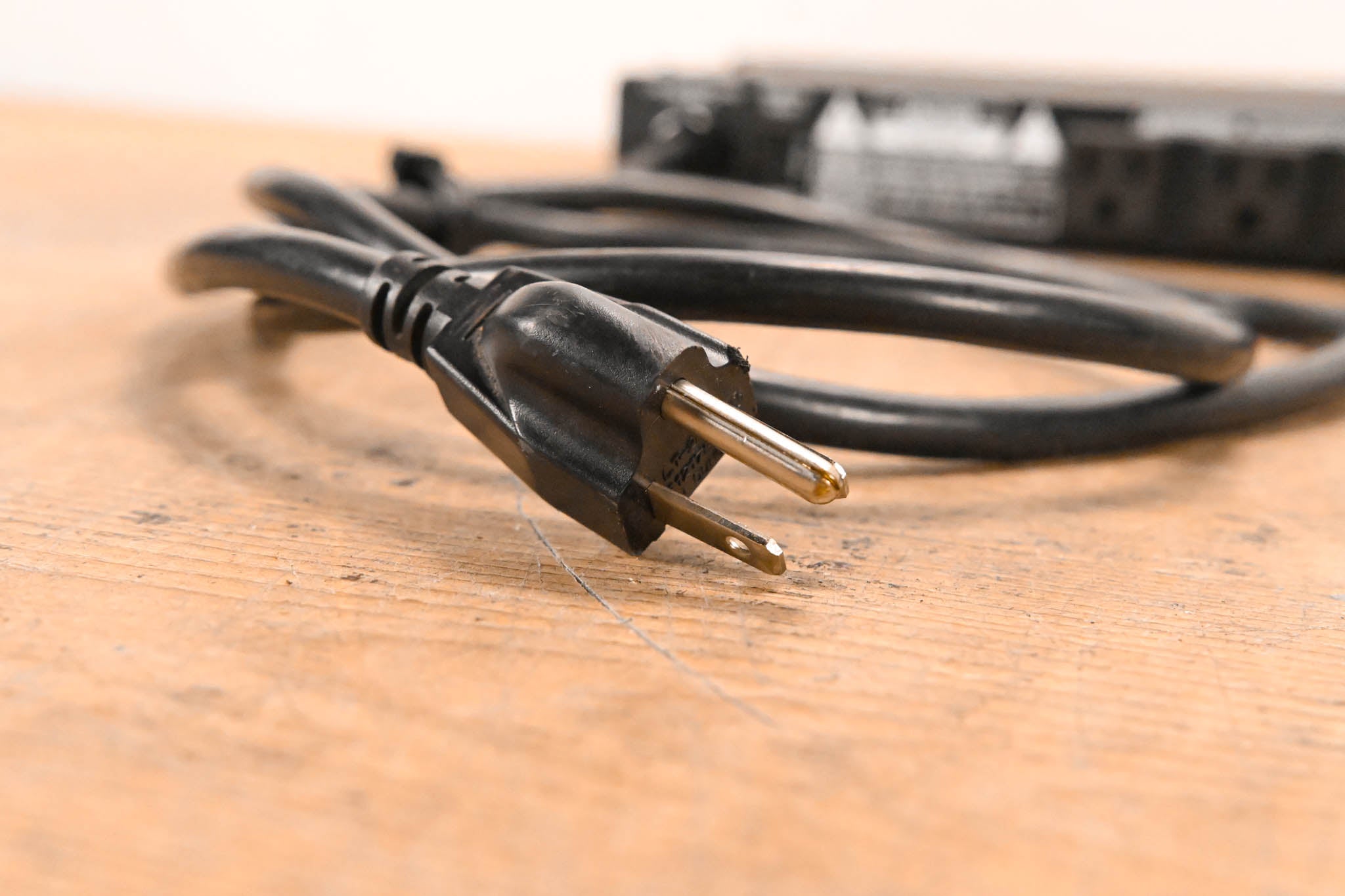 Furman M-8 8-Outlet Power Conditioner