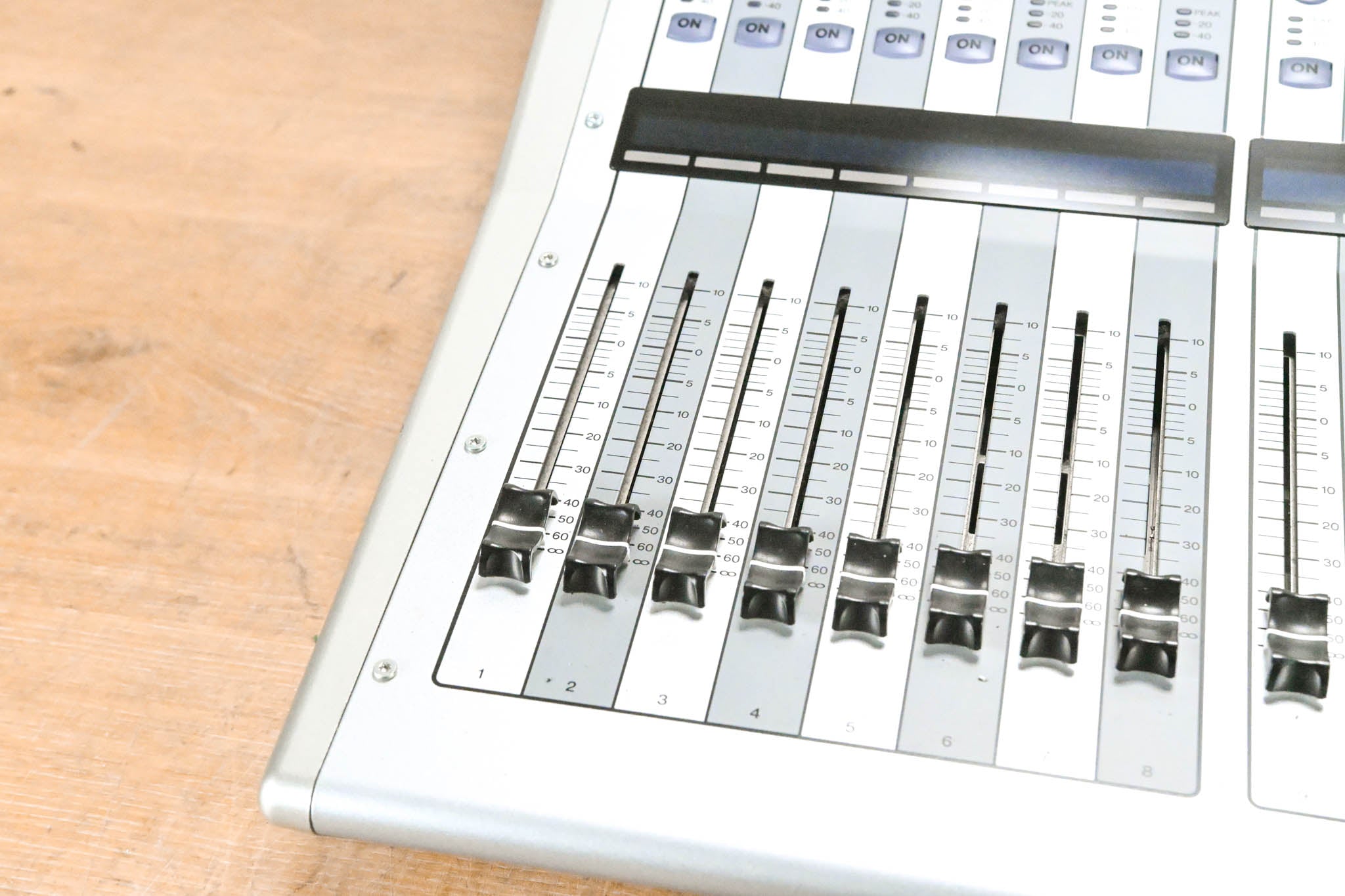 Yamaha TF1 16-Channel Digital Mixing Console