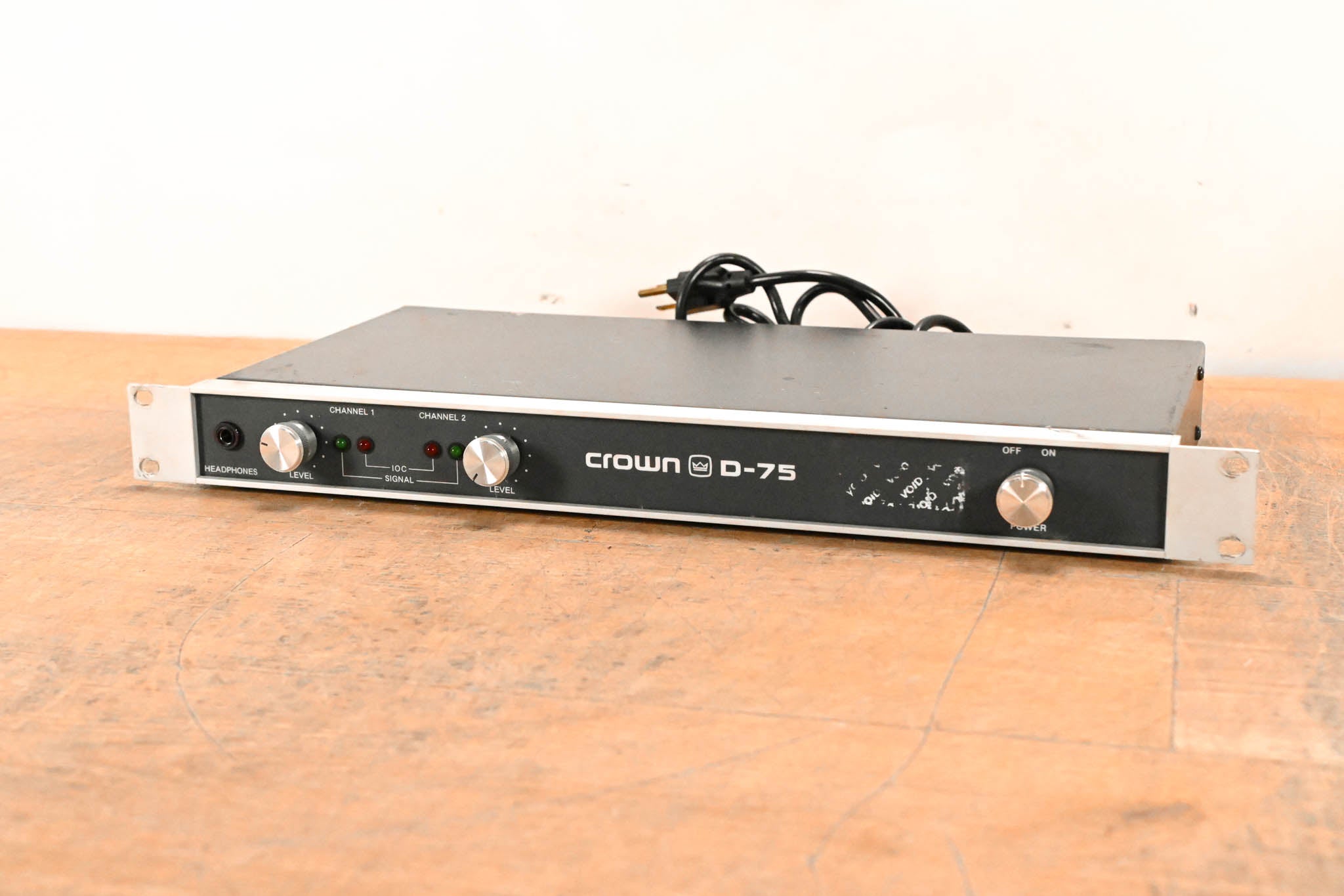 Crown D-75 2-Channel Power Amplifier