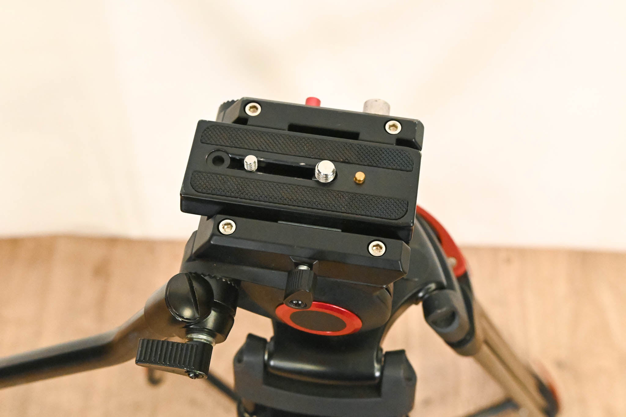 Neewer TP37 74" Video Tripod with Fluid Head