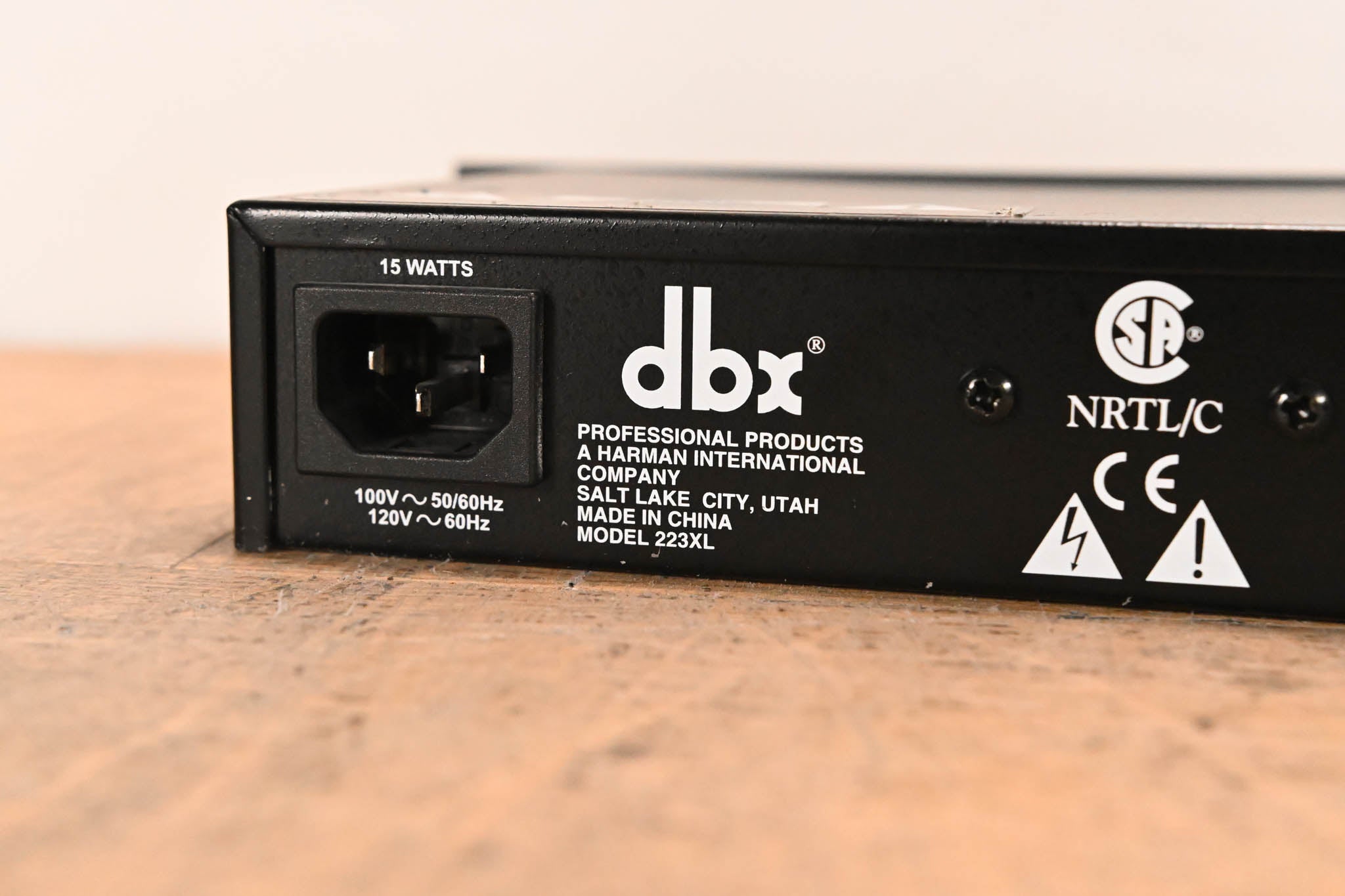 dbx 223XL Stereo 2-Way / Mono 3-Way Crossover