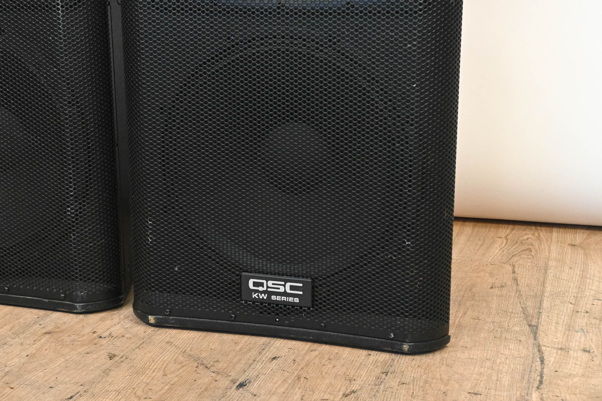 QSC KW153 1000W 15" Three-Way Active Loudspeaker (PAIR)