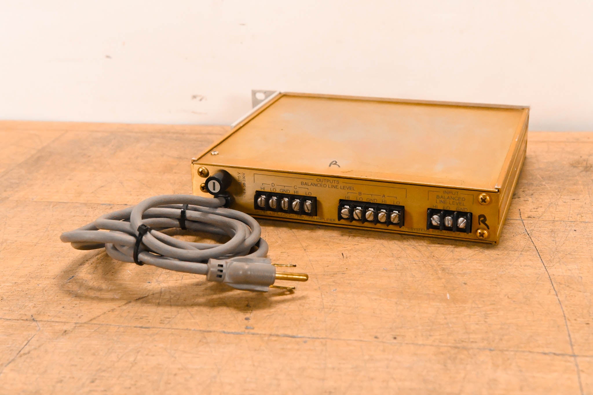 RTS 424 Audio Distribution Amplifier