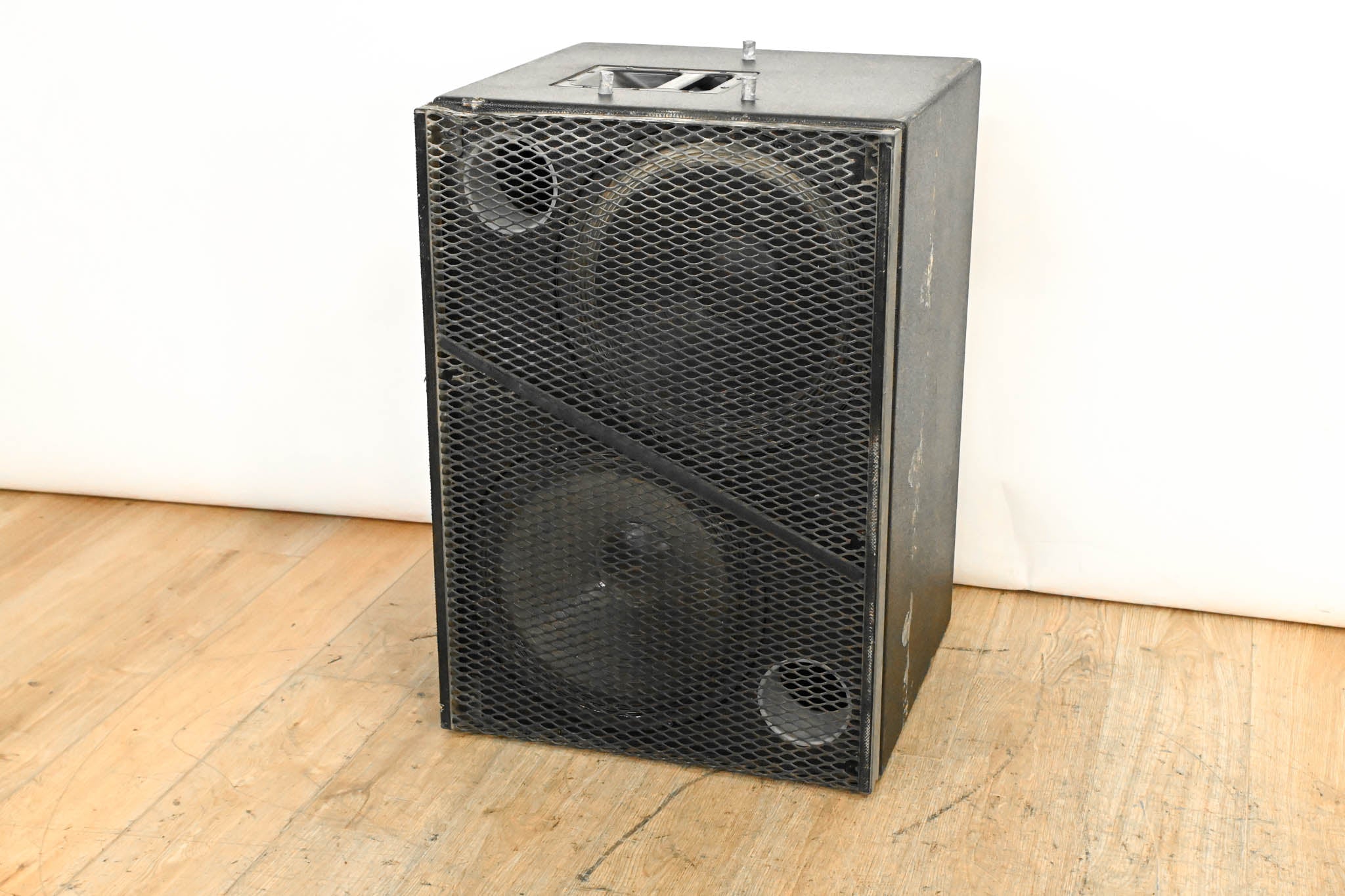 Meyer Sound UltraSeries USW-1 Dual 15" Passive Subwoofer