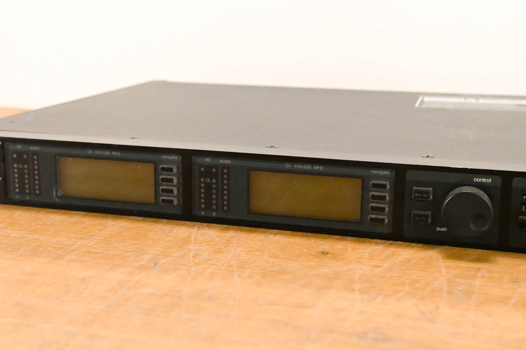 Shure UR4D Dual Wireless Receiver - G1 Band - 470-530 MHz
