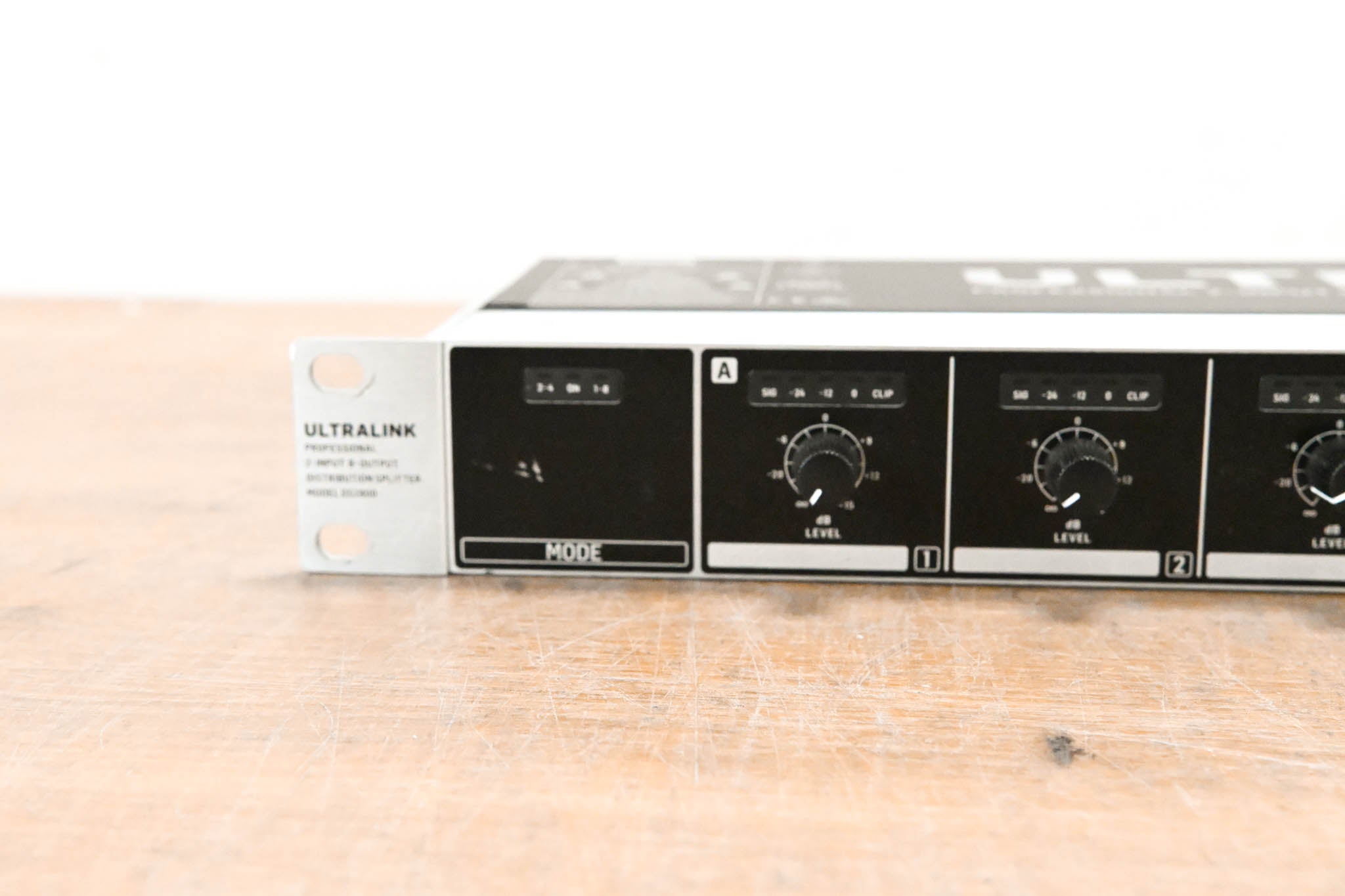 Behringer ULTRALINK DS2800 2-Input 8-Output Distribution Splitter