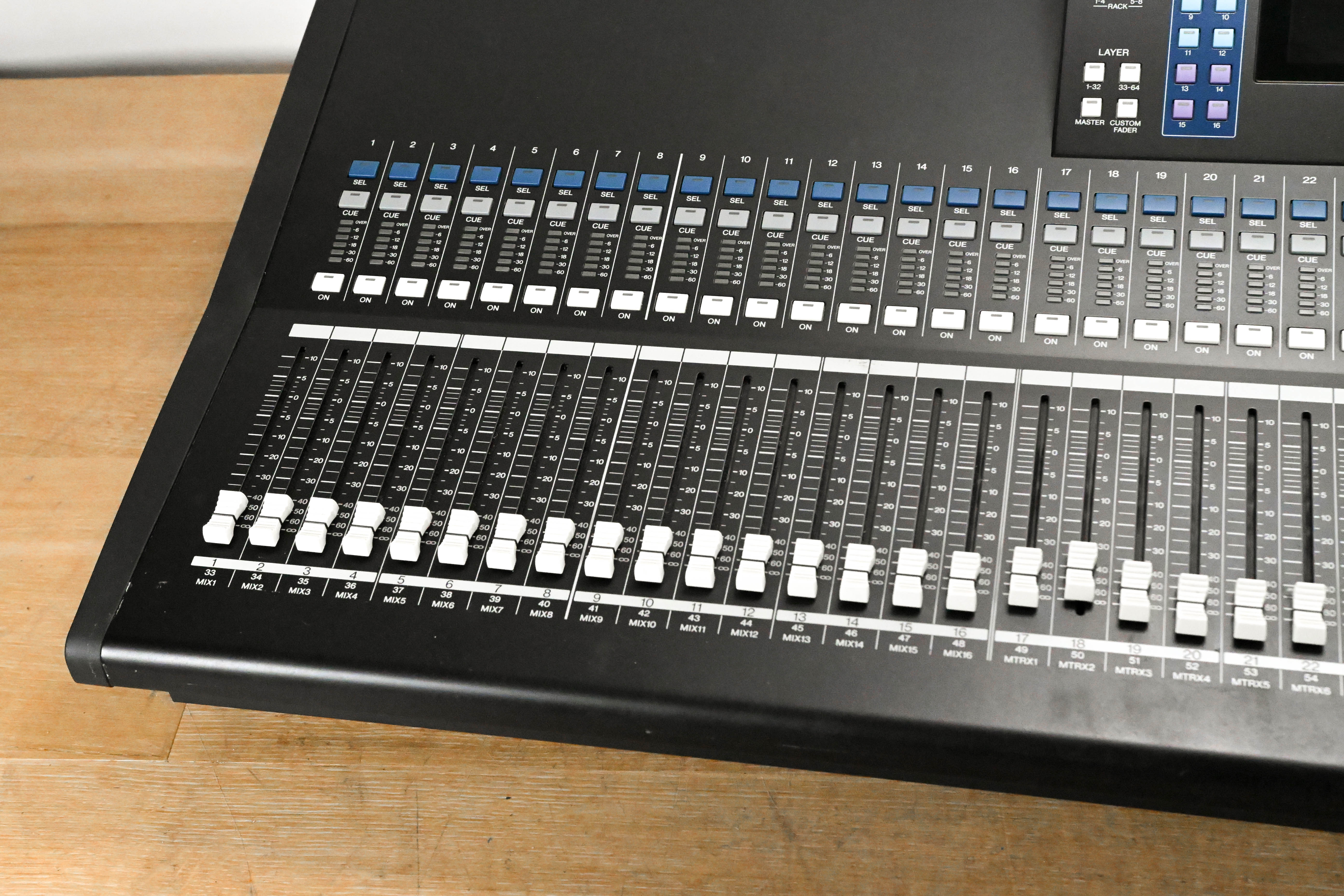 Yamaha LS9-32 32-Input Digital Mixing Console