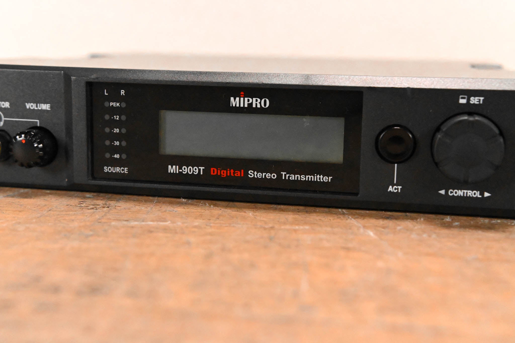 Mipro MI-909T UHF Digital Stereo Transmitter - 5E Band (NO POWER SUPPLY)