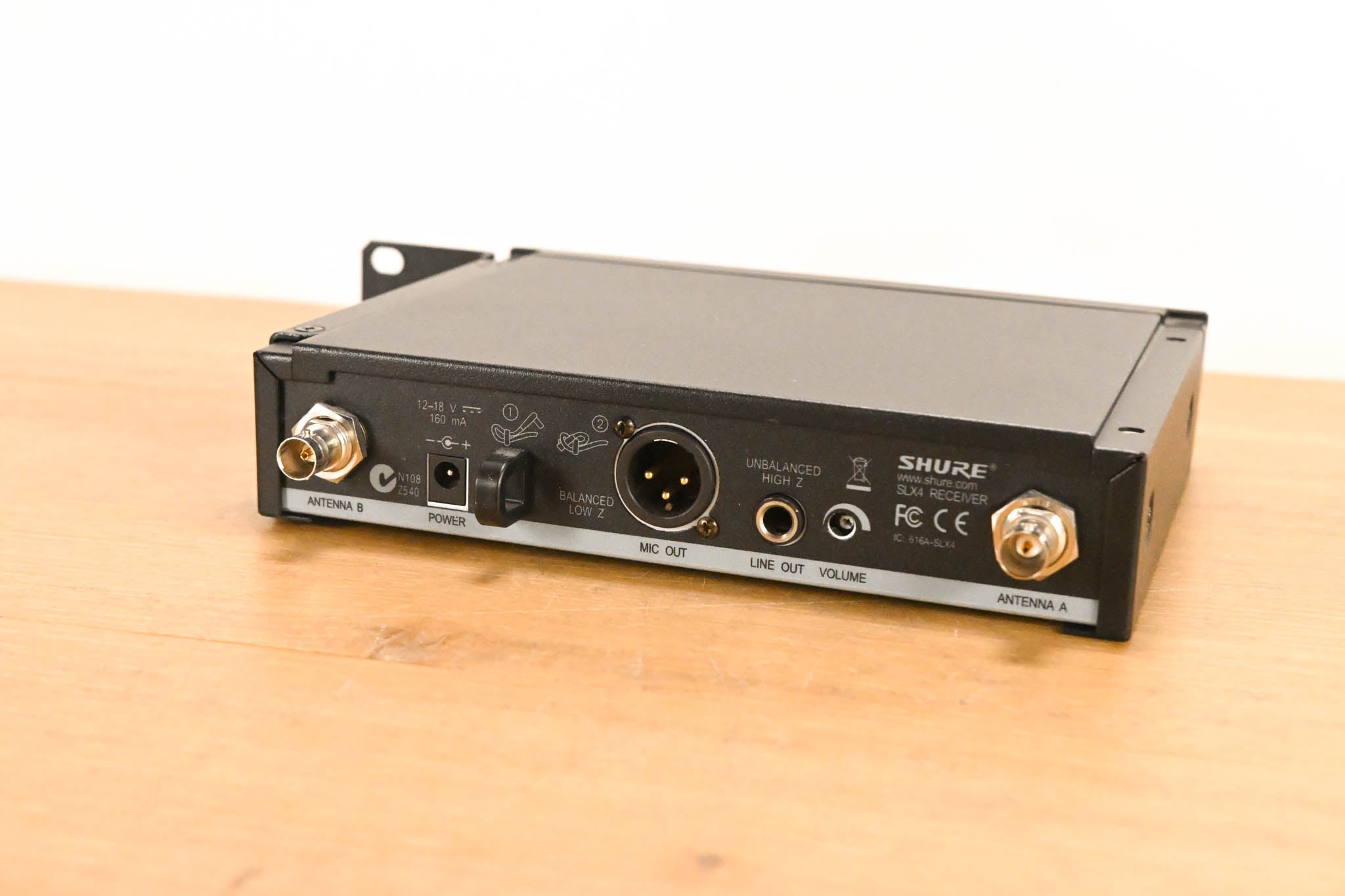 Shure SLX14 Bodypack Wireless System - J3 Band (NO POWER SUPPLY)