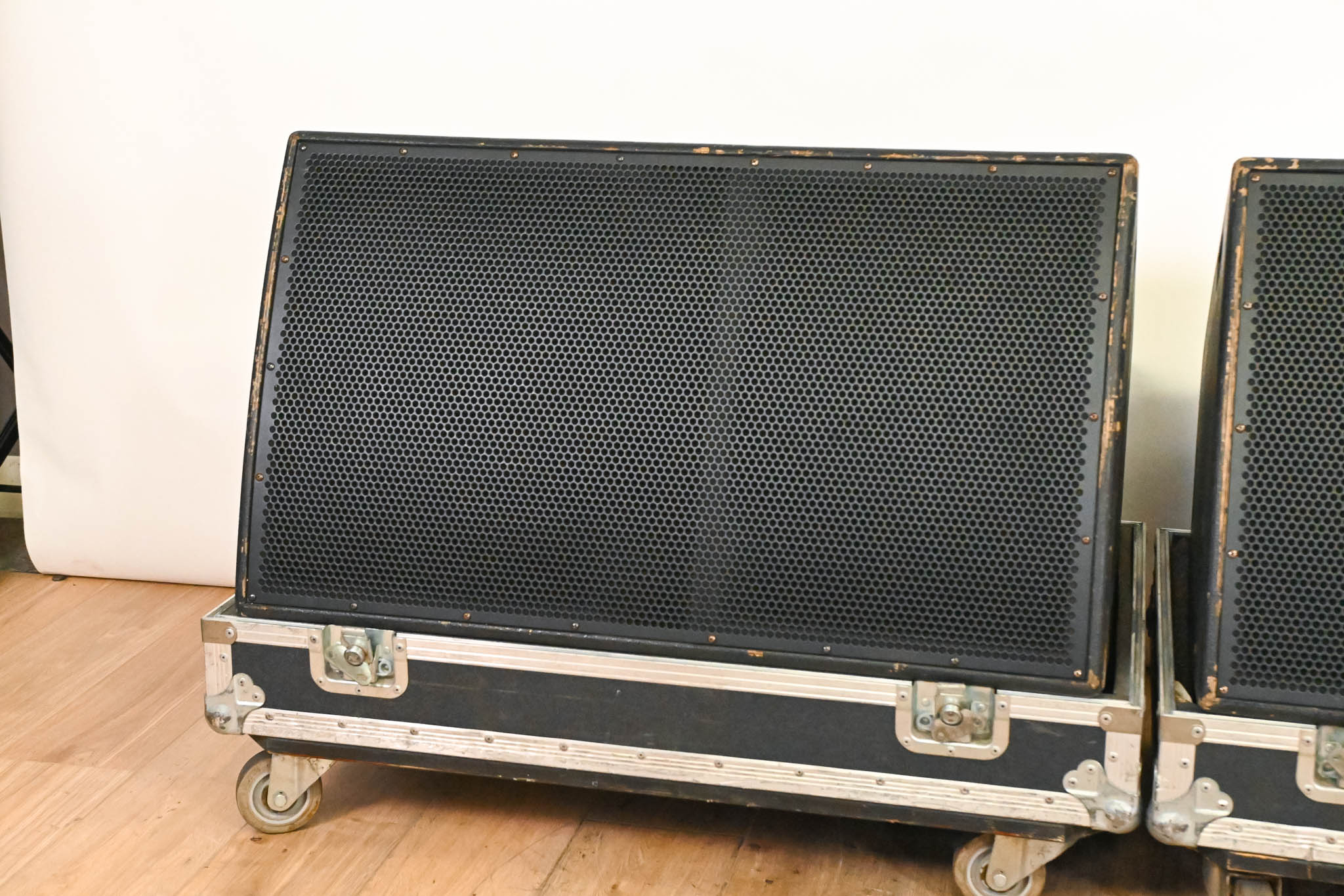 EAW KF650z Virtual Array Full Range Loudspeaker (PAIR) w/ Road Case