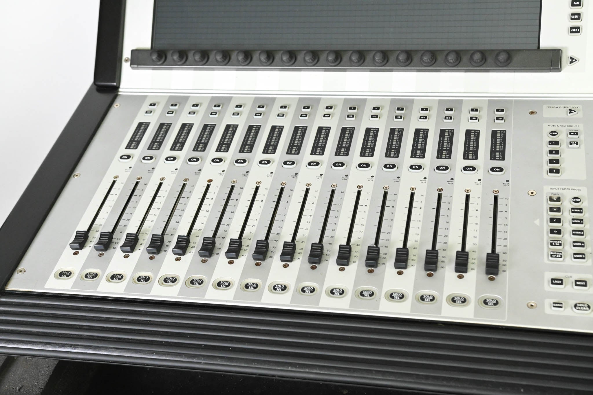 Soundcraft Vi1 32-Channel Digital Mixing Console with Road Case