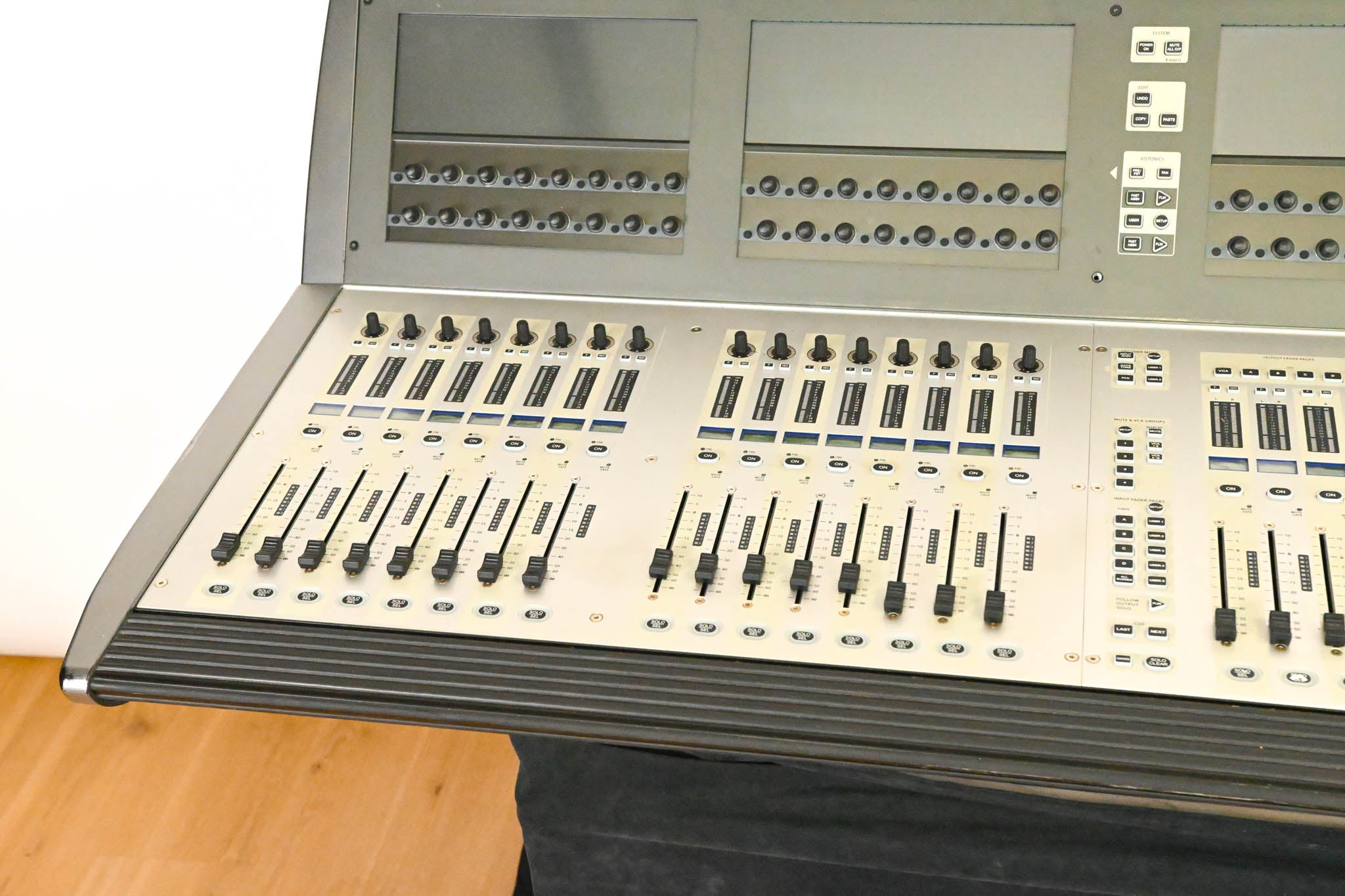 Soundcraft Vi3000 64-Channel Digital Mixing Console