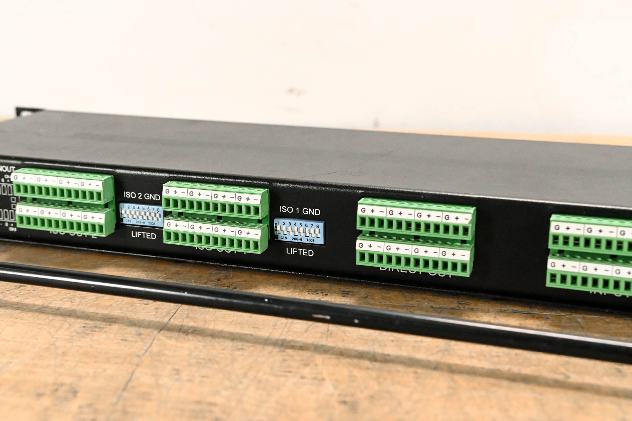 Whirlwind SPC83 8-Channel Mic Splitter w/ 1 Direct & 2 Isolated Outputs