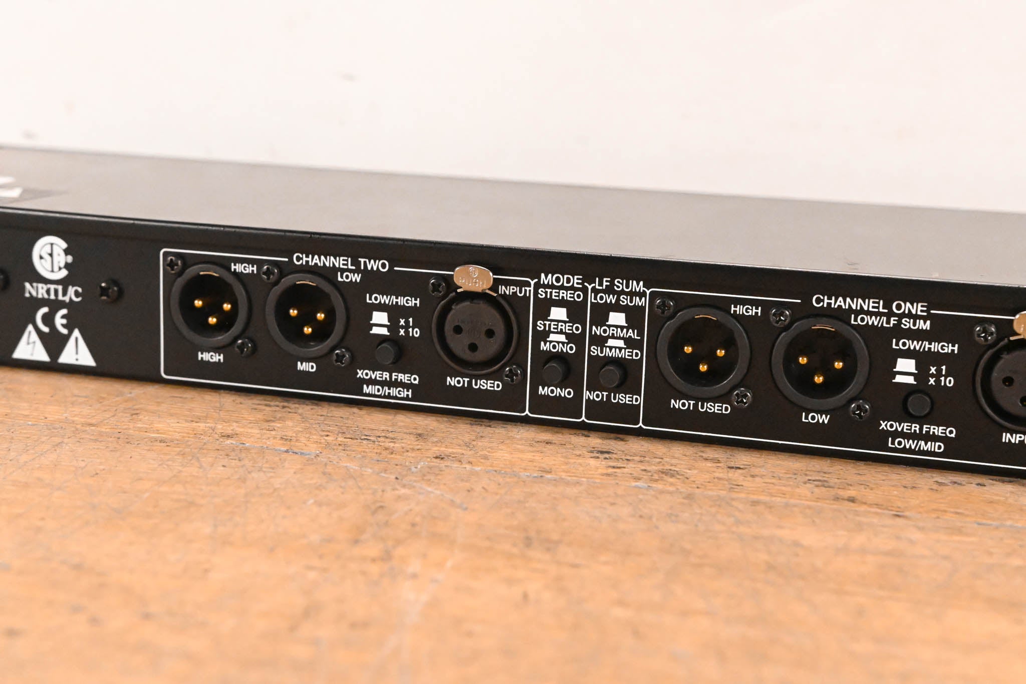 dbx 223XL Stereo 2-Way / Mono 3-Way Crossover