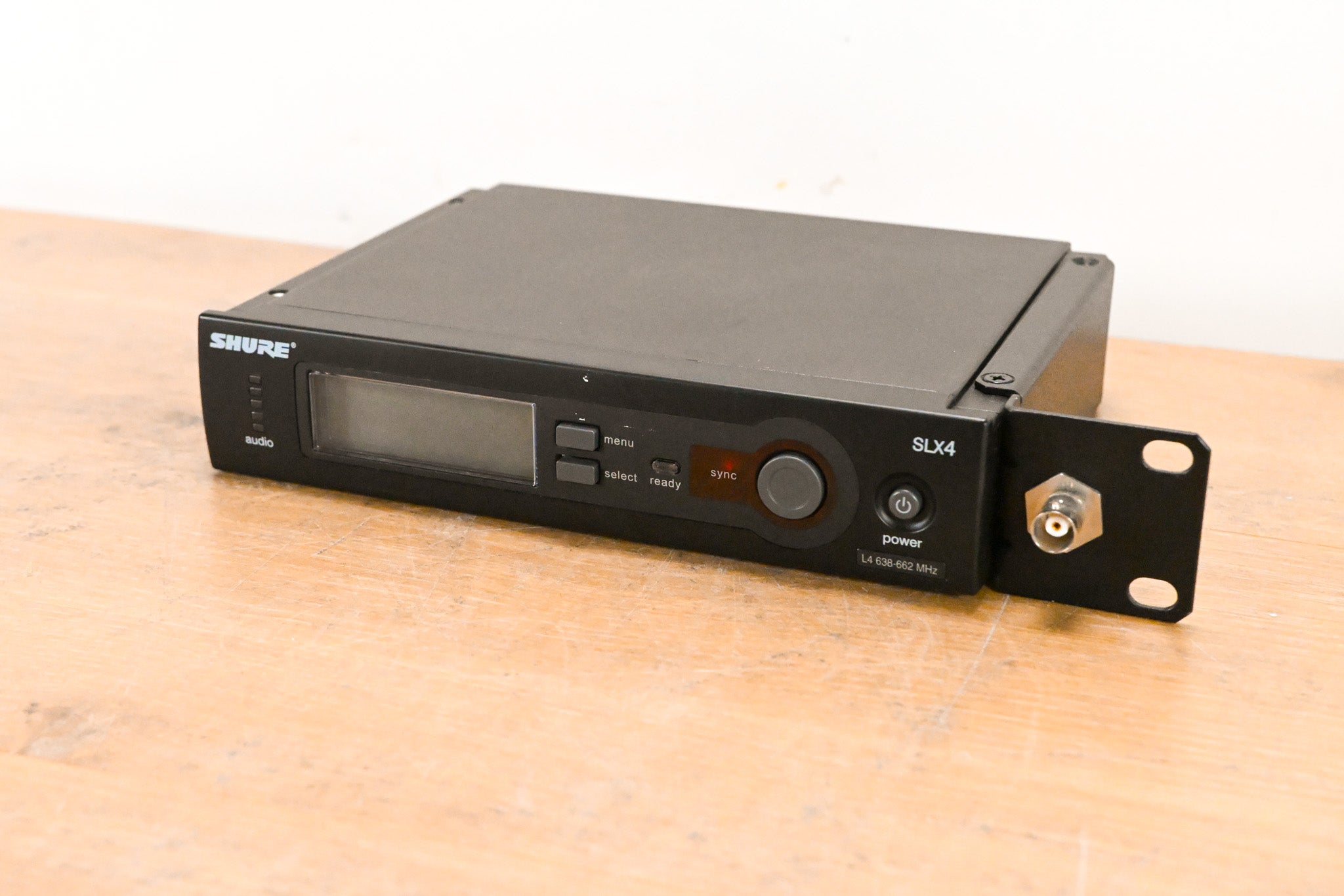 Shure SLX4 Wireless Receiver - L4 Band: 638-662 MHz (NO POWER