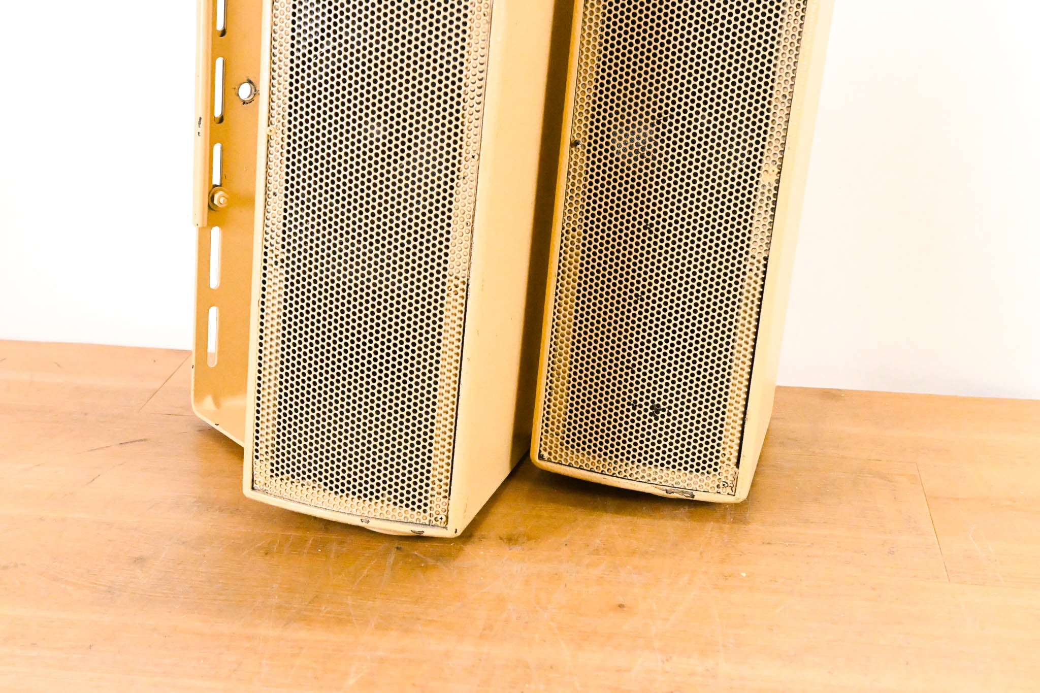 EAW UB52 Two-Way Full-Range Loudspeaker (PAIR)