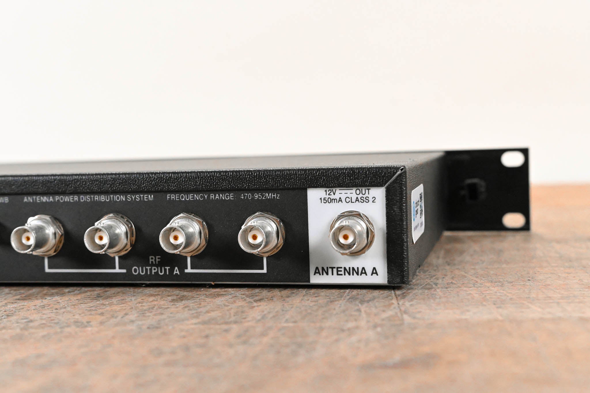 Shure UA844SWB Antenna Distribution System - 470-952 MHz (NO PSU)
