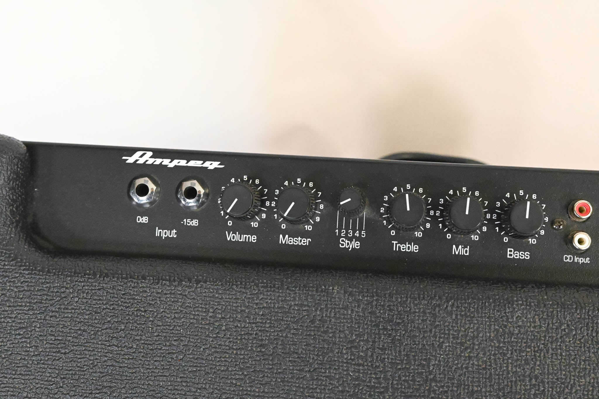 Ampeg BA-115 1x15" 100W Bass Combo Amplifier
