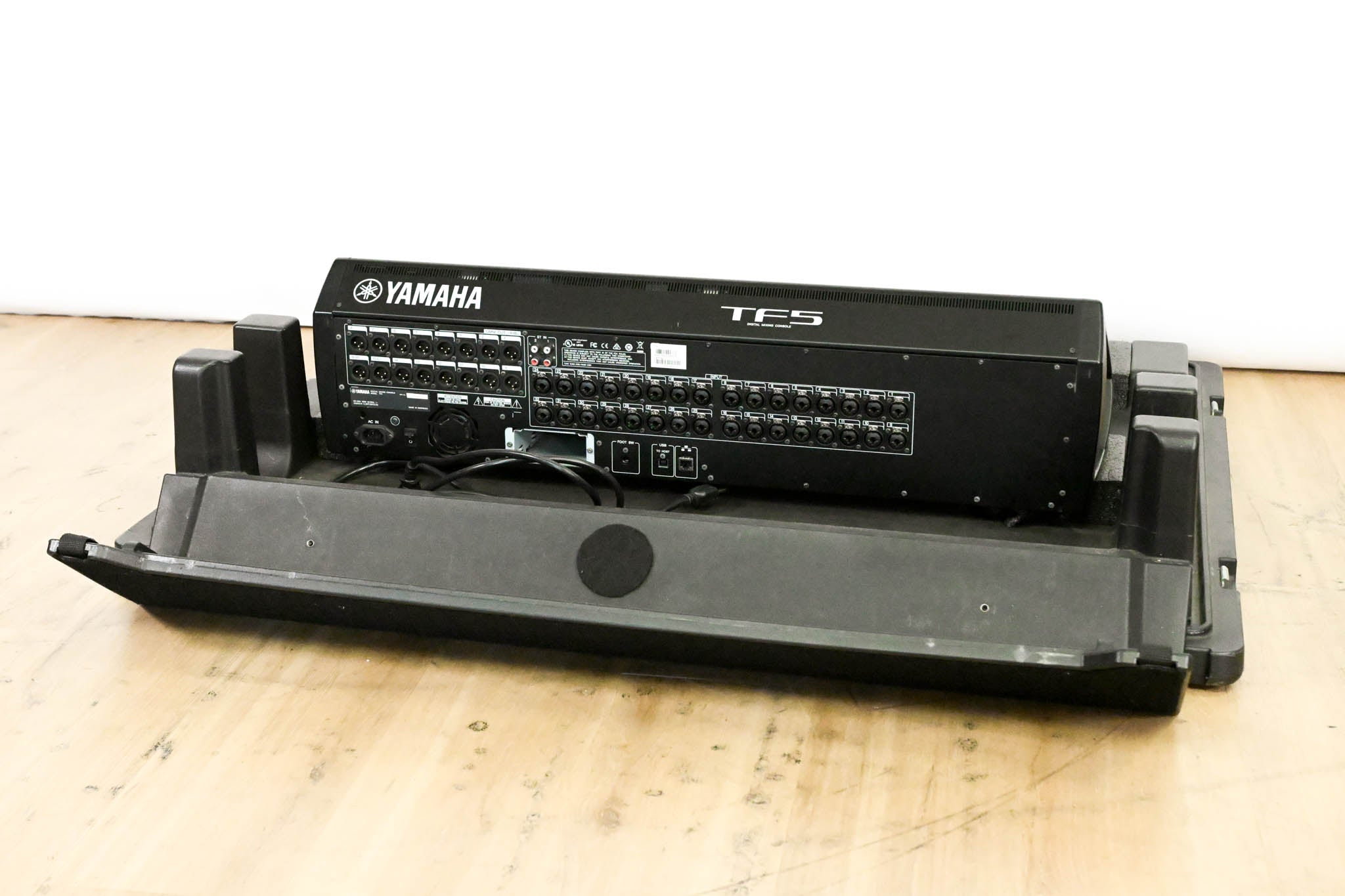 Yamaha TF5 32-Input Digital Mixing Console with Road Case