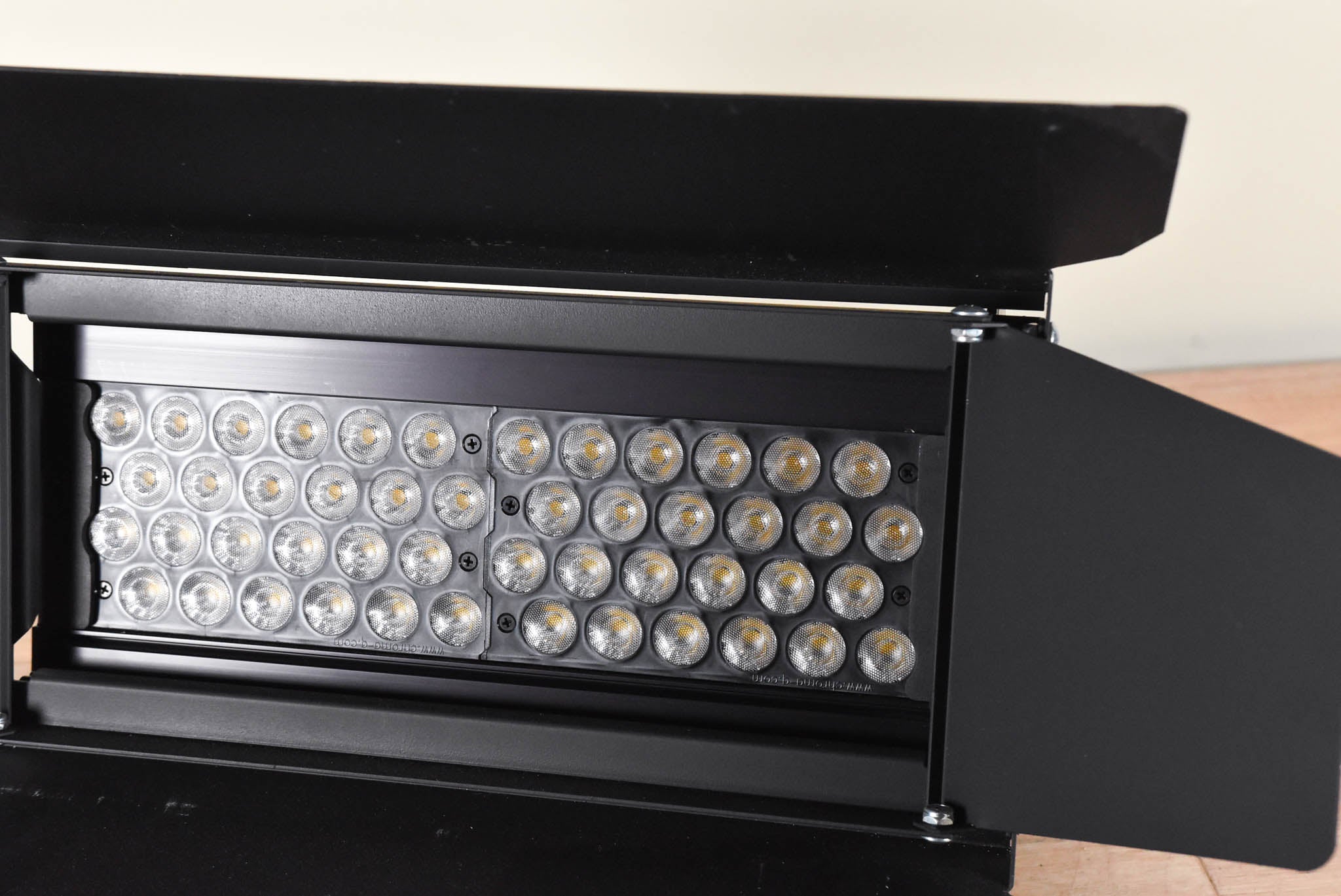 Chroma-Q Studio Force T 12 Tungsten White LED Fixture