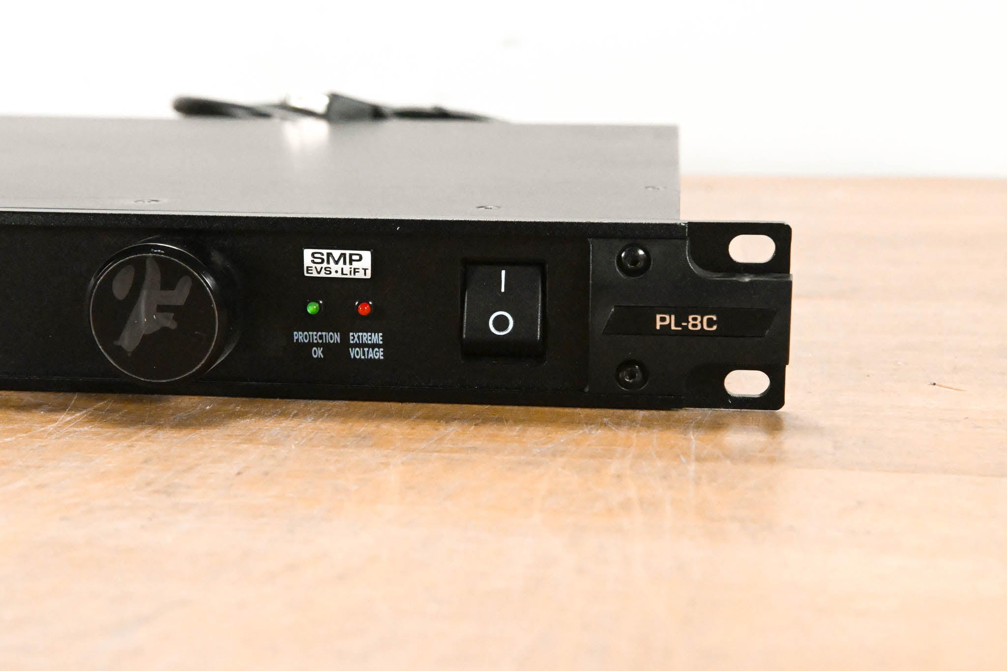 Furman PL-8C 15A Classic Series Power Conditioner with Lights